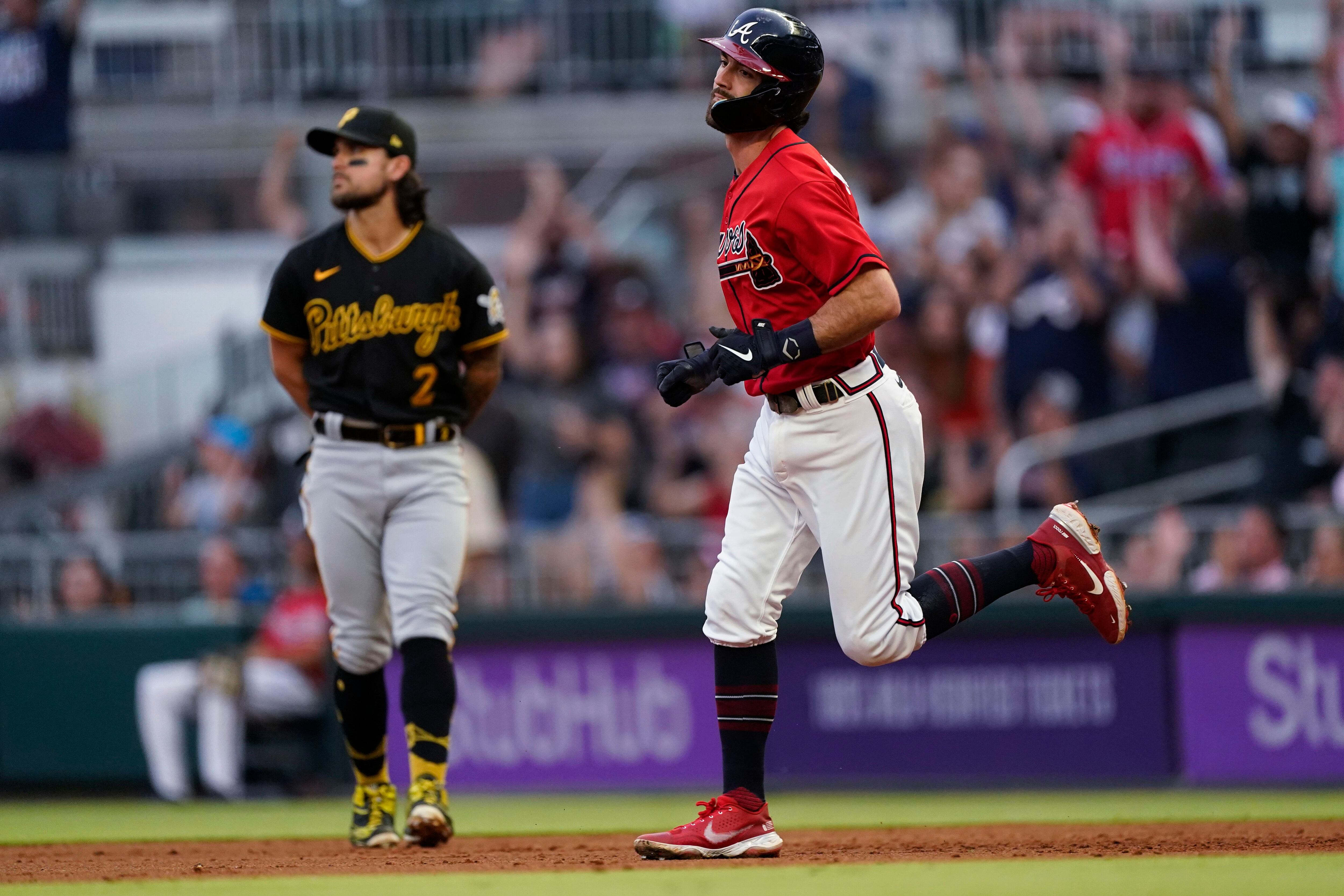 Strider fans 8, Braves top Pirates 4-2 for 9th straight win