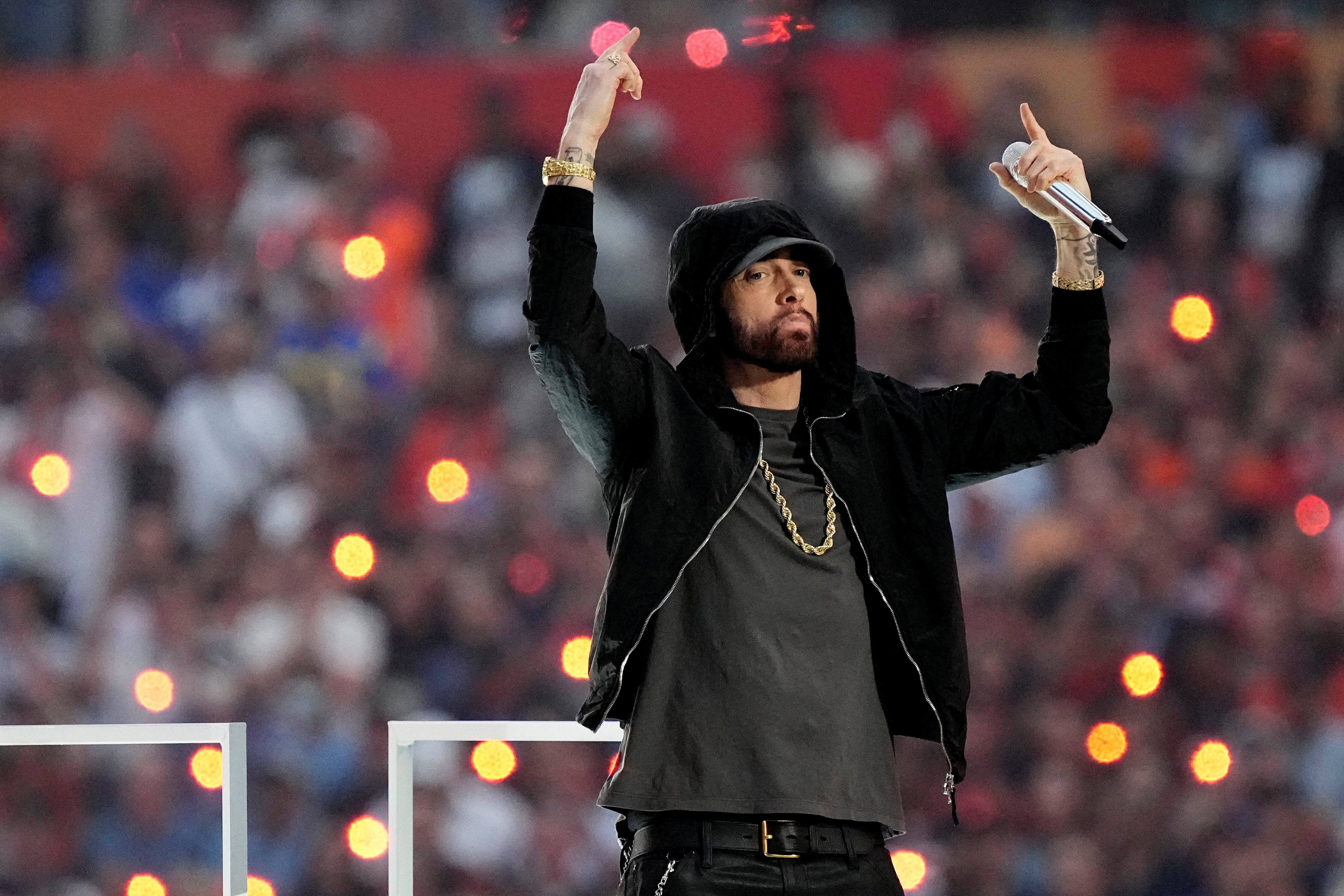 Super Bowl LVI halftime highlights: Eminem takes a knee, 50 Cent hangs  upside down