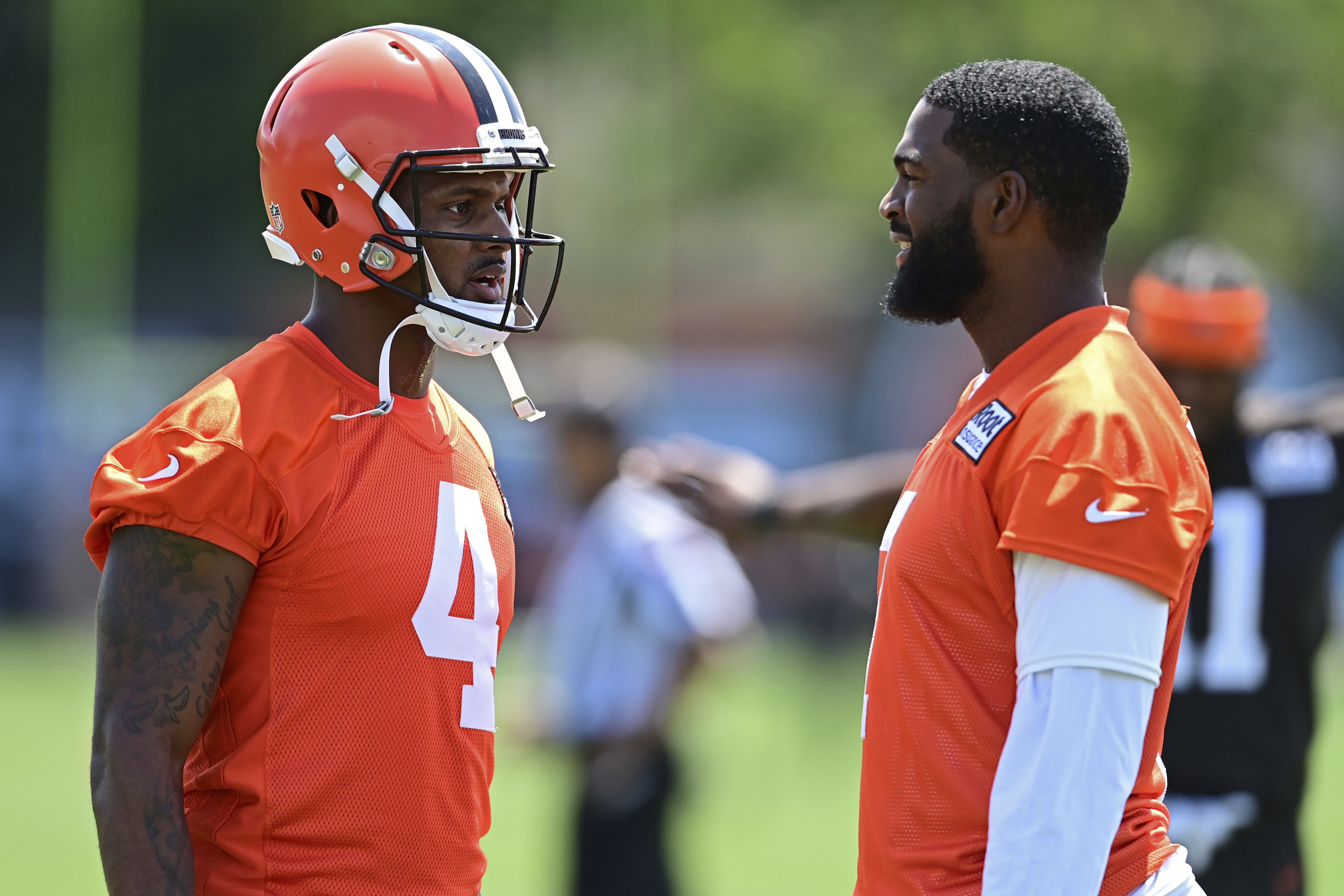 WATCH: Deshaun Watson keeps bricking passes at Browns practice