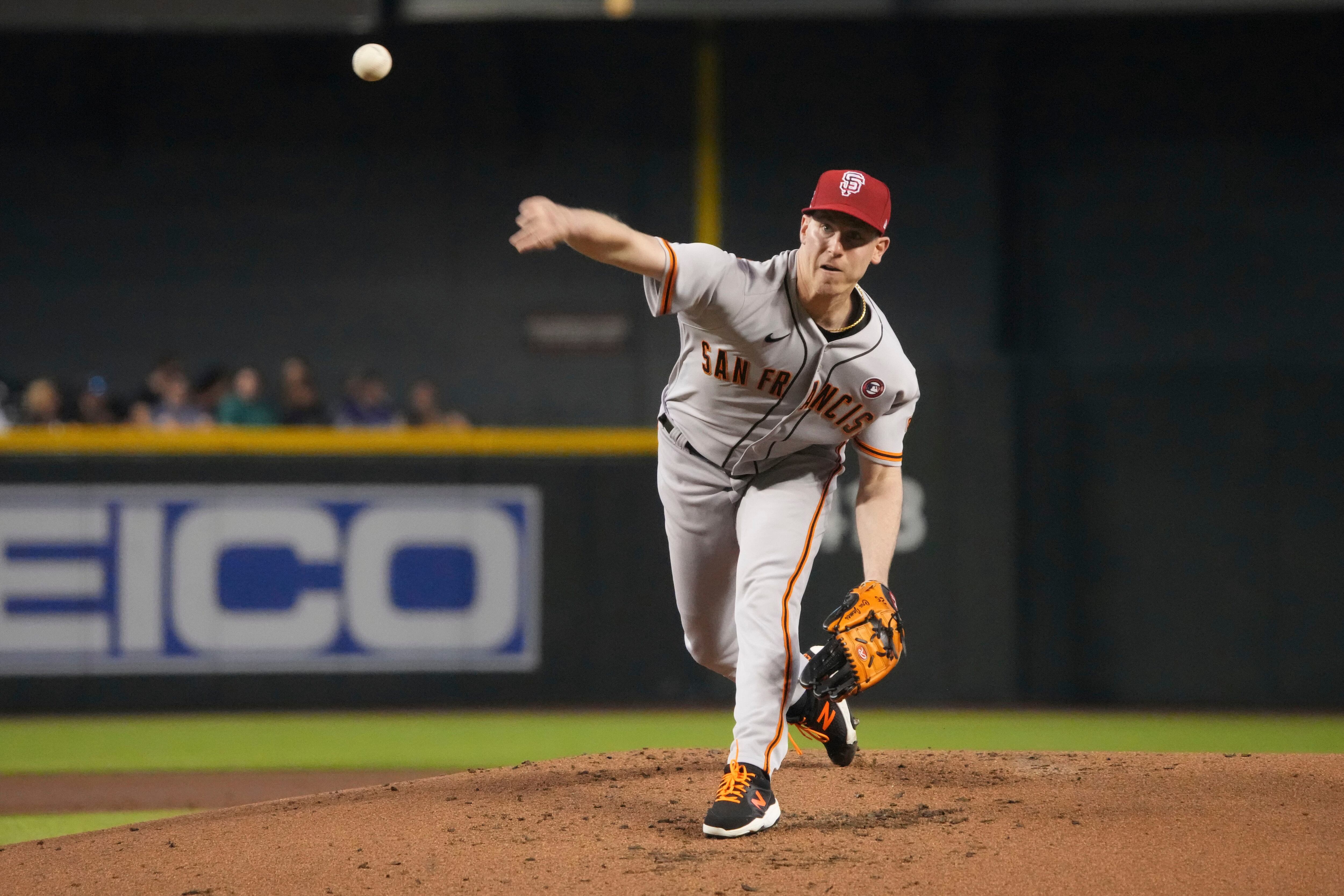 Pinch-hitting pitcher Kevin Gausman delivers win for Giants