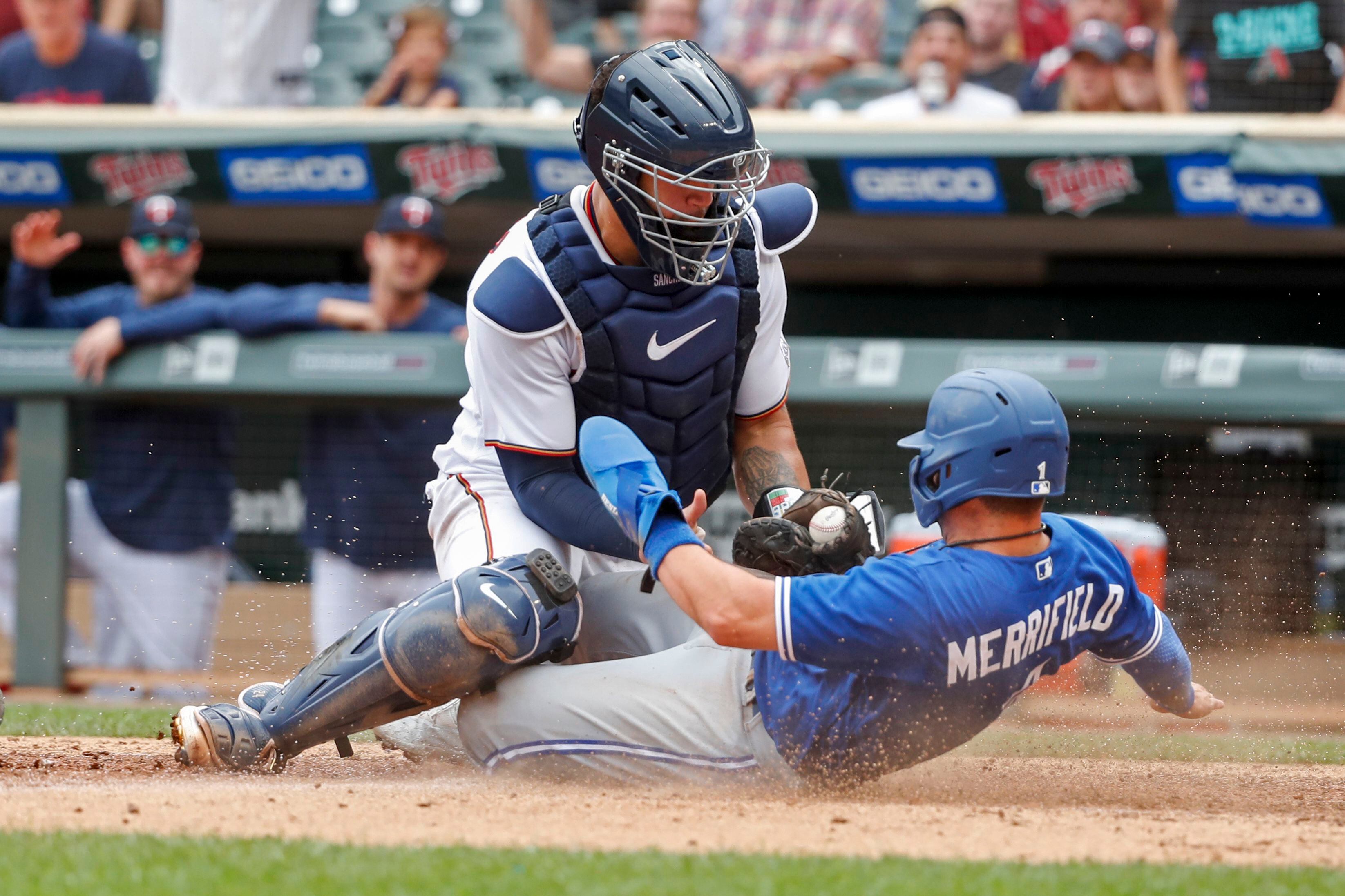 Lourdes Gurriel Jr. extends majors' longest hitting streak