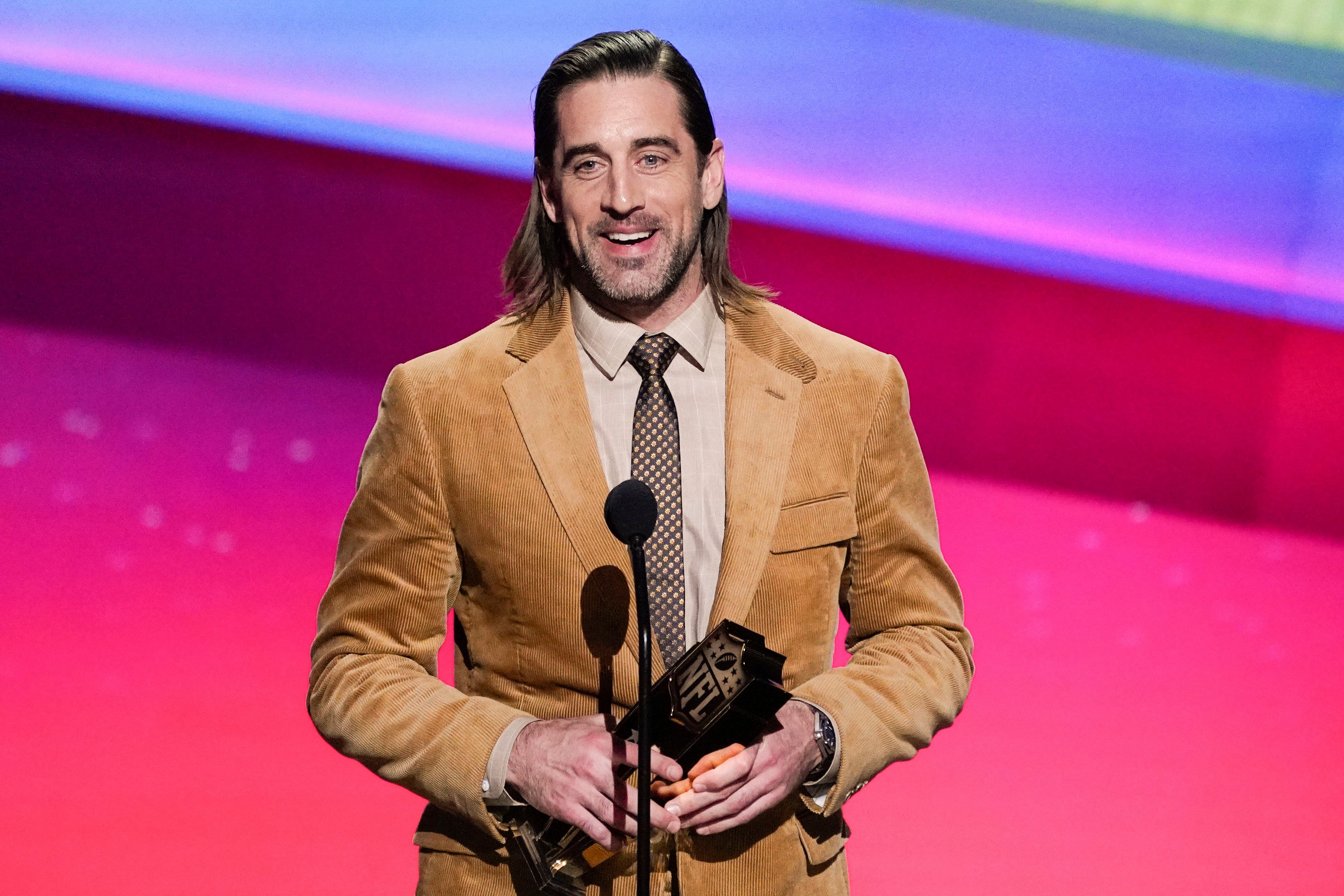 Packers QB Aaron Rodgers earns 4th MVP award, 2nd in a row