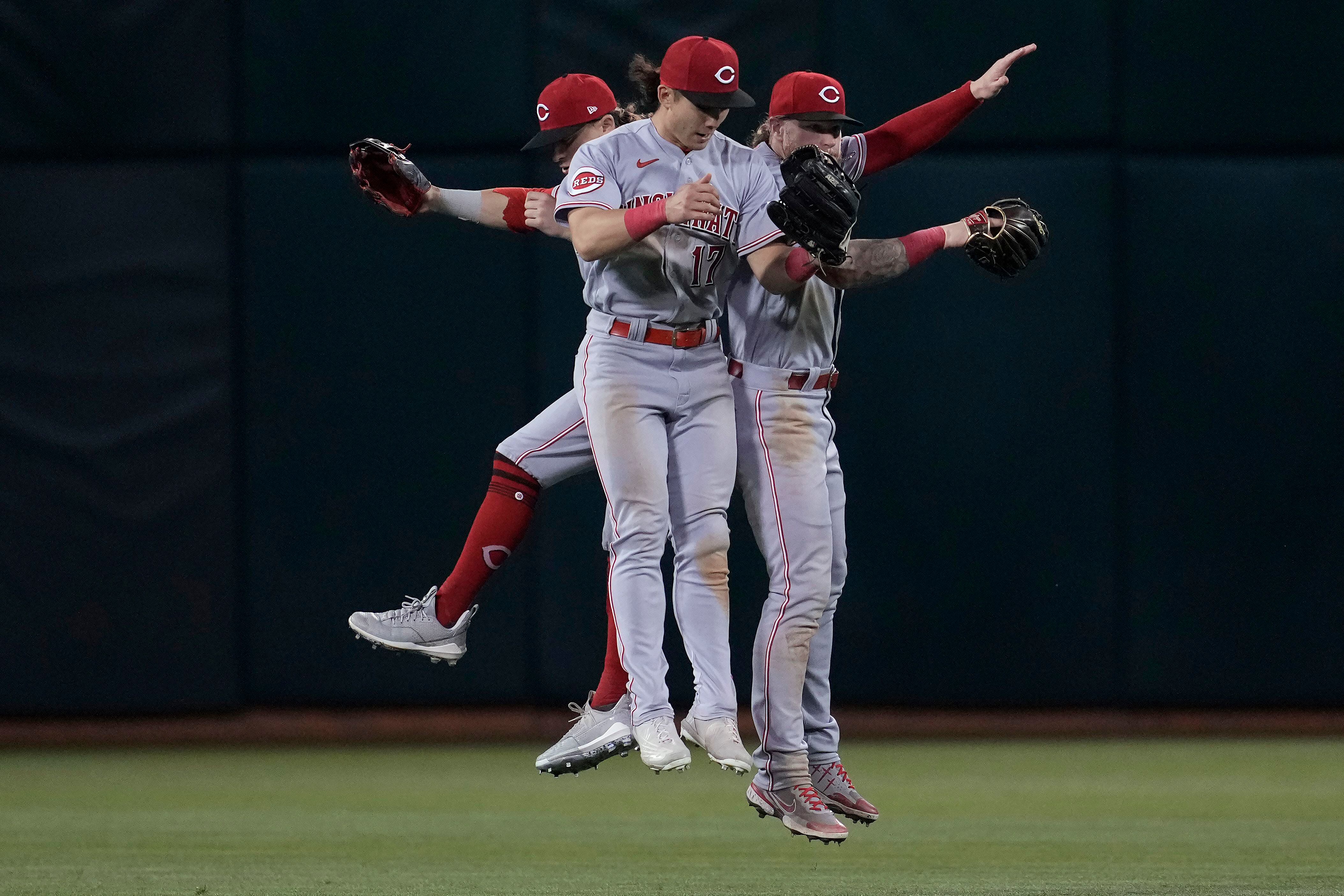 A's met by fans in Oakland with chants of `Sell the team!