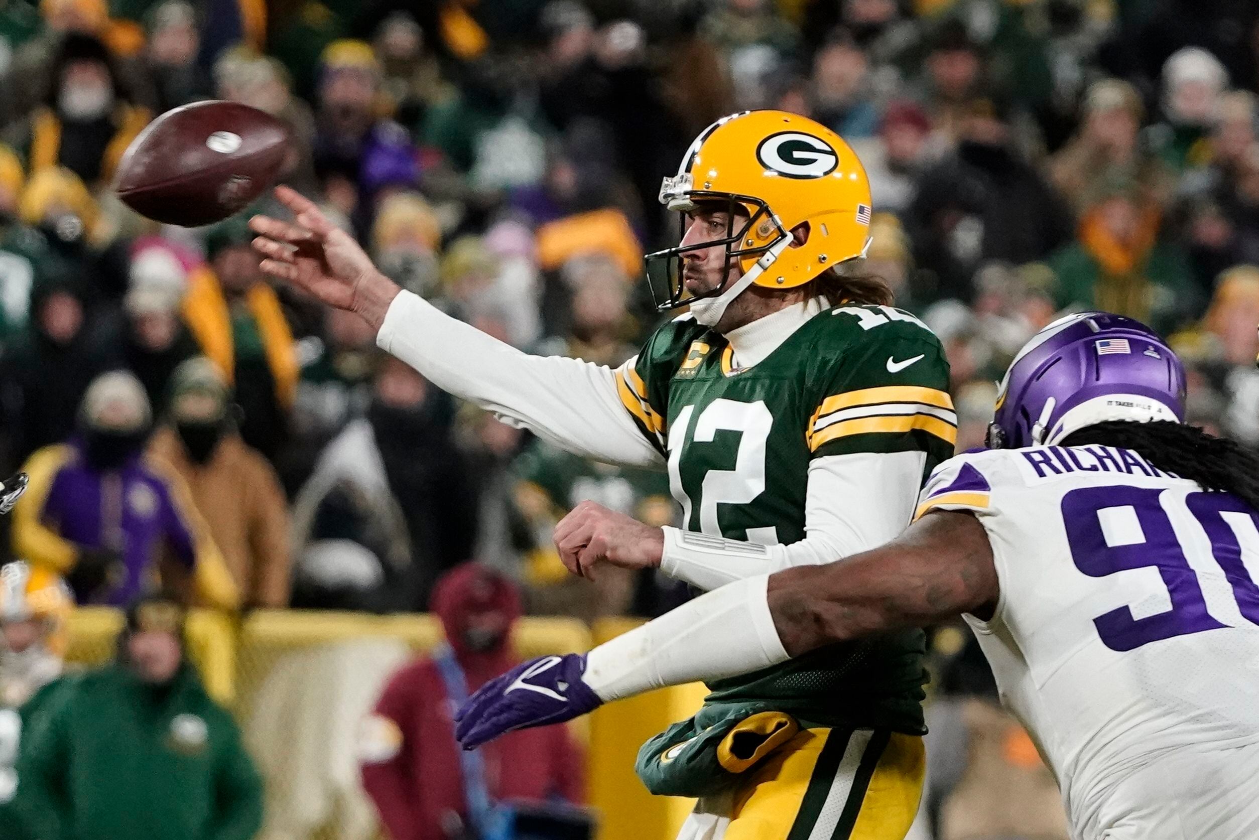 Green Bay Packers wrap things up in NFC with 37-10 win over Minnesota