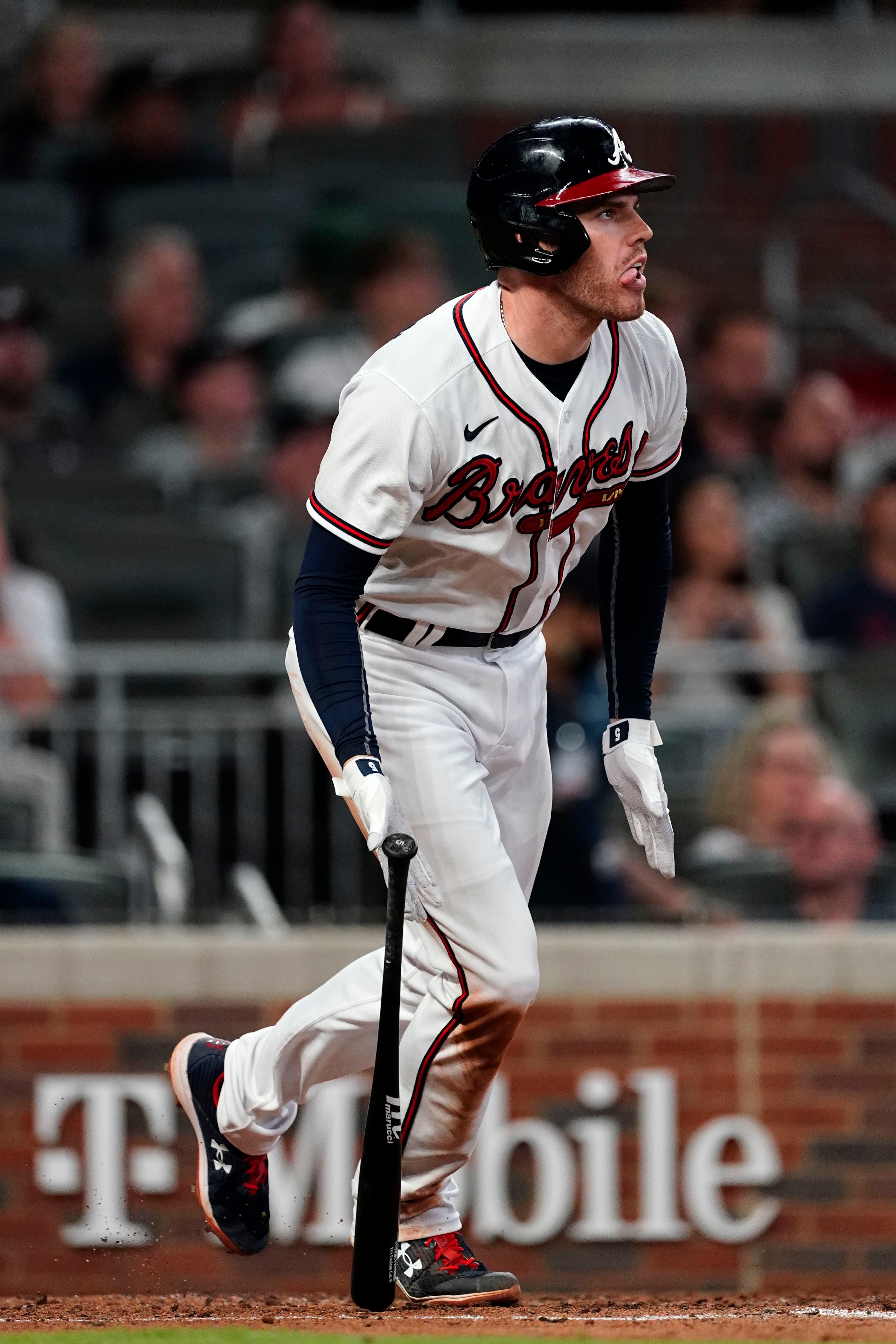 Braves' Ynoa punches bench, breaks hand, to miss 2 months