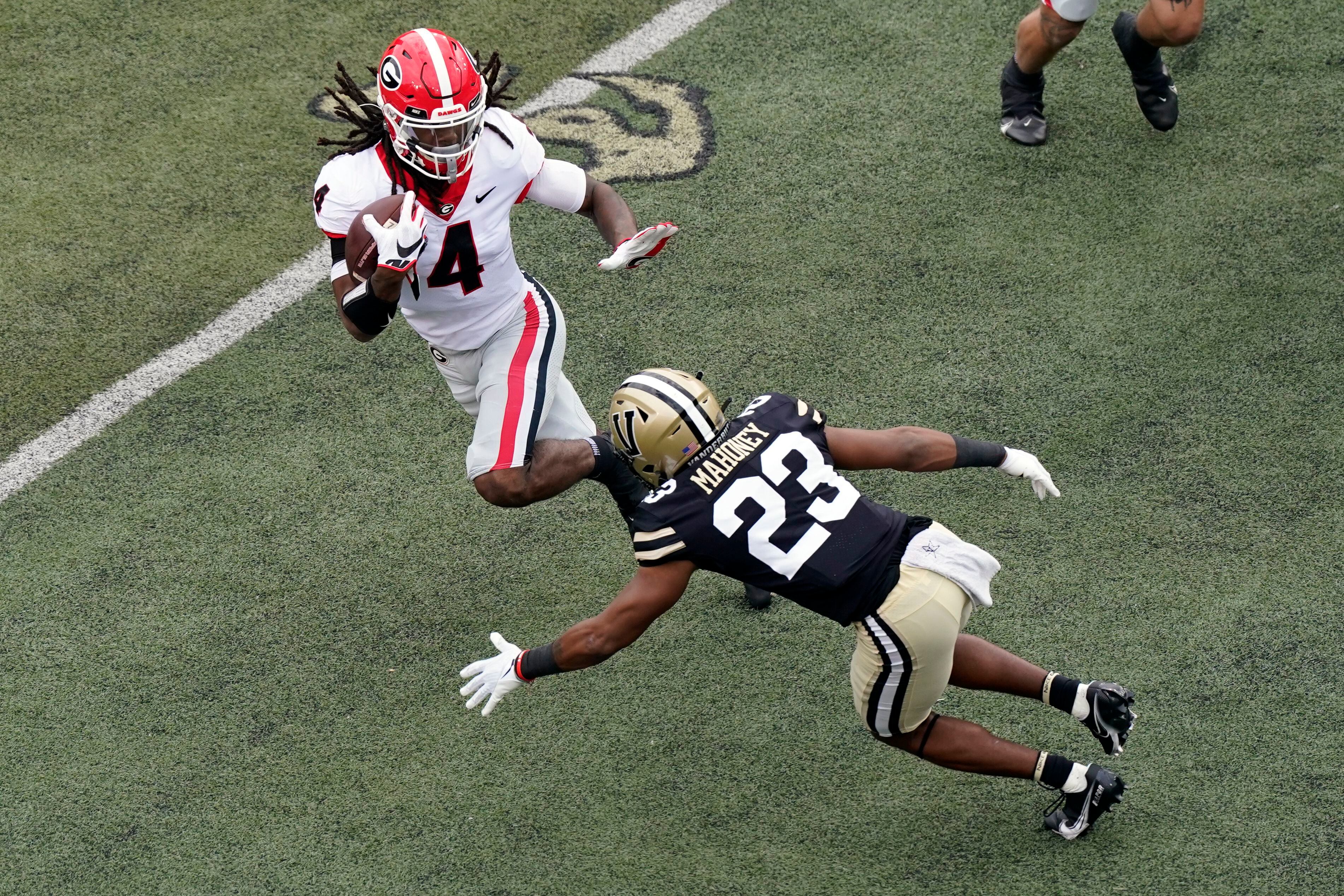 Daniels plays quarter as No. 2 Georgia dominates Vandy 62-0 – KXAN