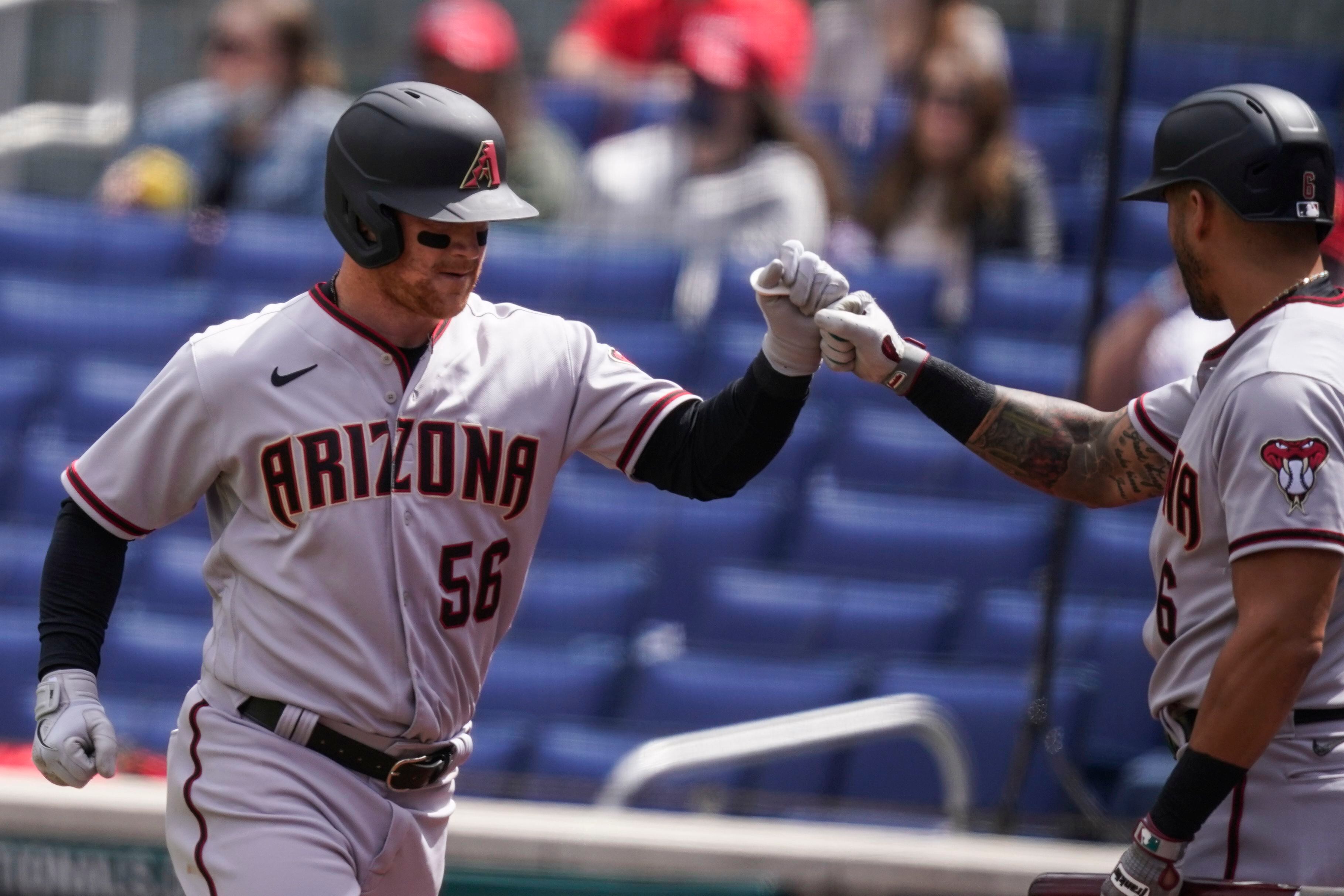 Diamondbacks' Kole Calhoun lays out to make driving catch vs. Cubs