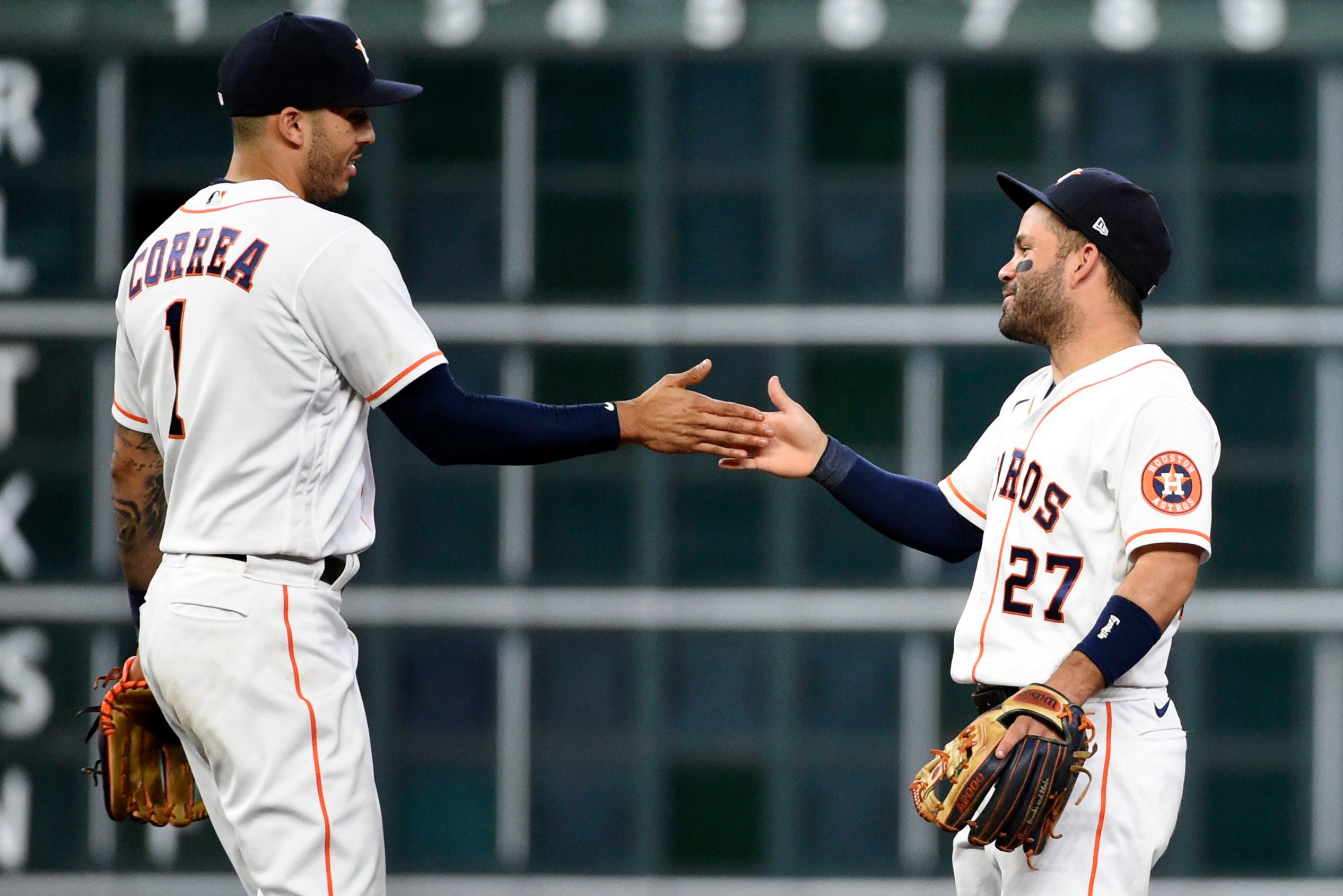 The fan that ran onto the field to hug Altuve during the ALCS finally got  his selfie : r/baseball