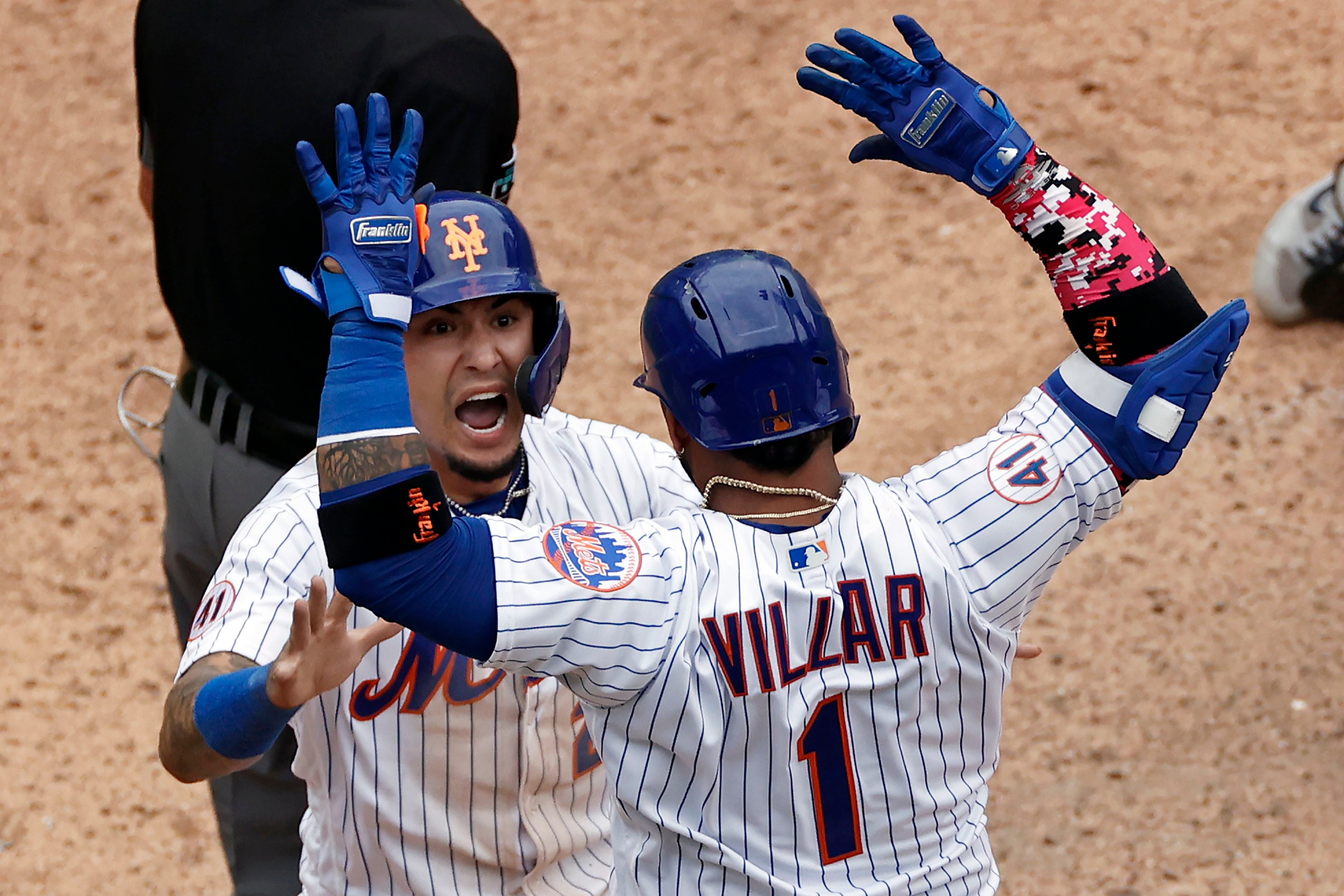 Mets' Javy Baez lashes out at fans, explains thumbs down signs