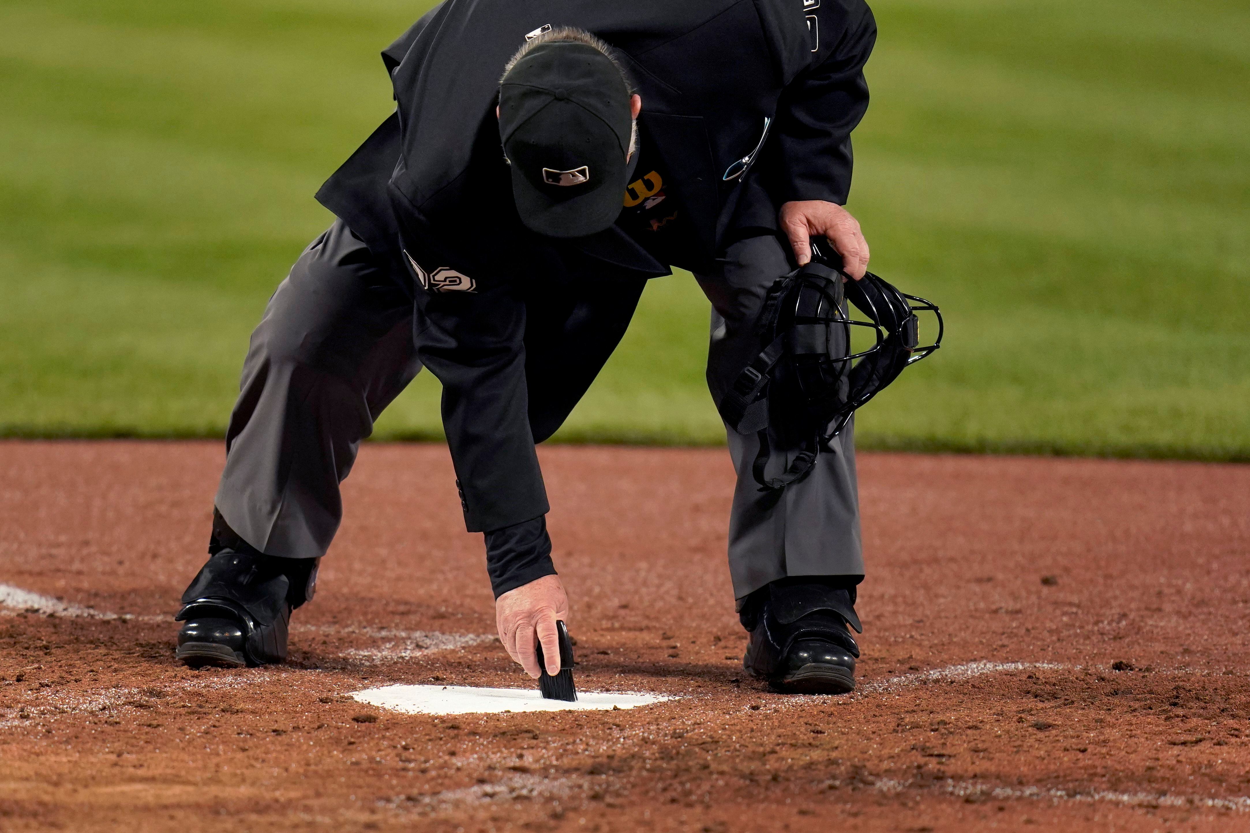 Joe West poised to break umpiring record with 5,376th game