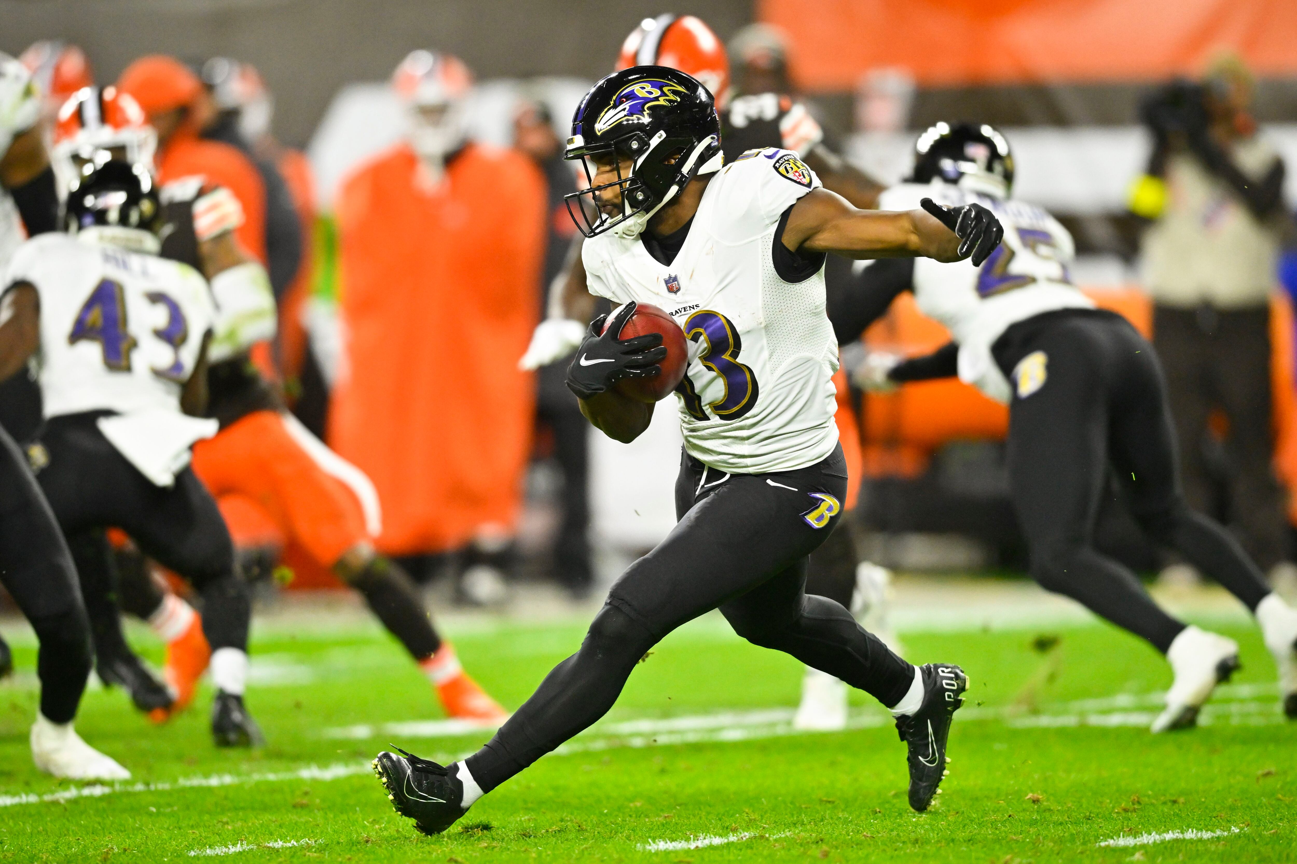 Watson throws for TD, wins home debut as Browns down Ravens