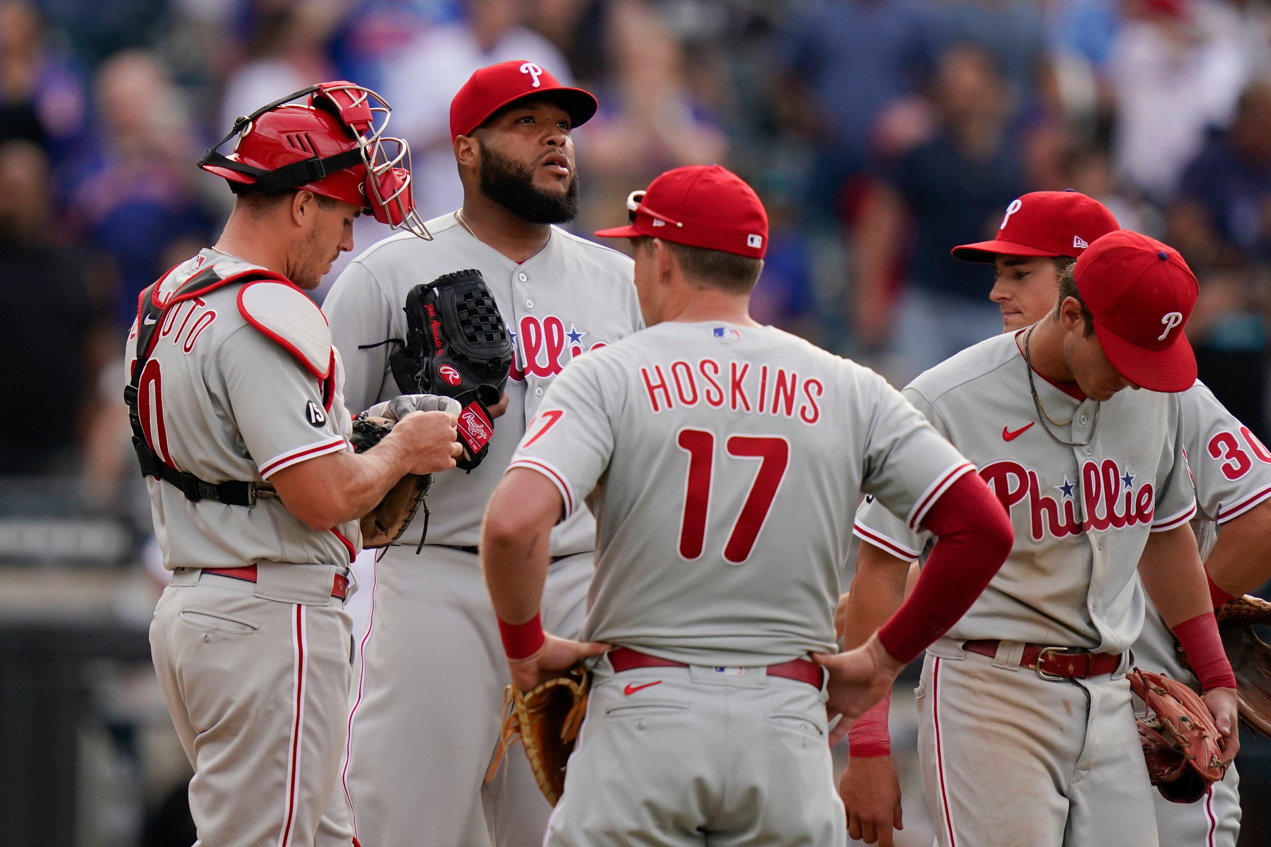 J.D. Davis and Dom Smith react to Luis Guillorme's 22 pitch at-bat