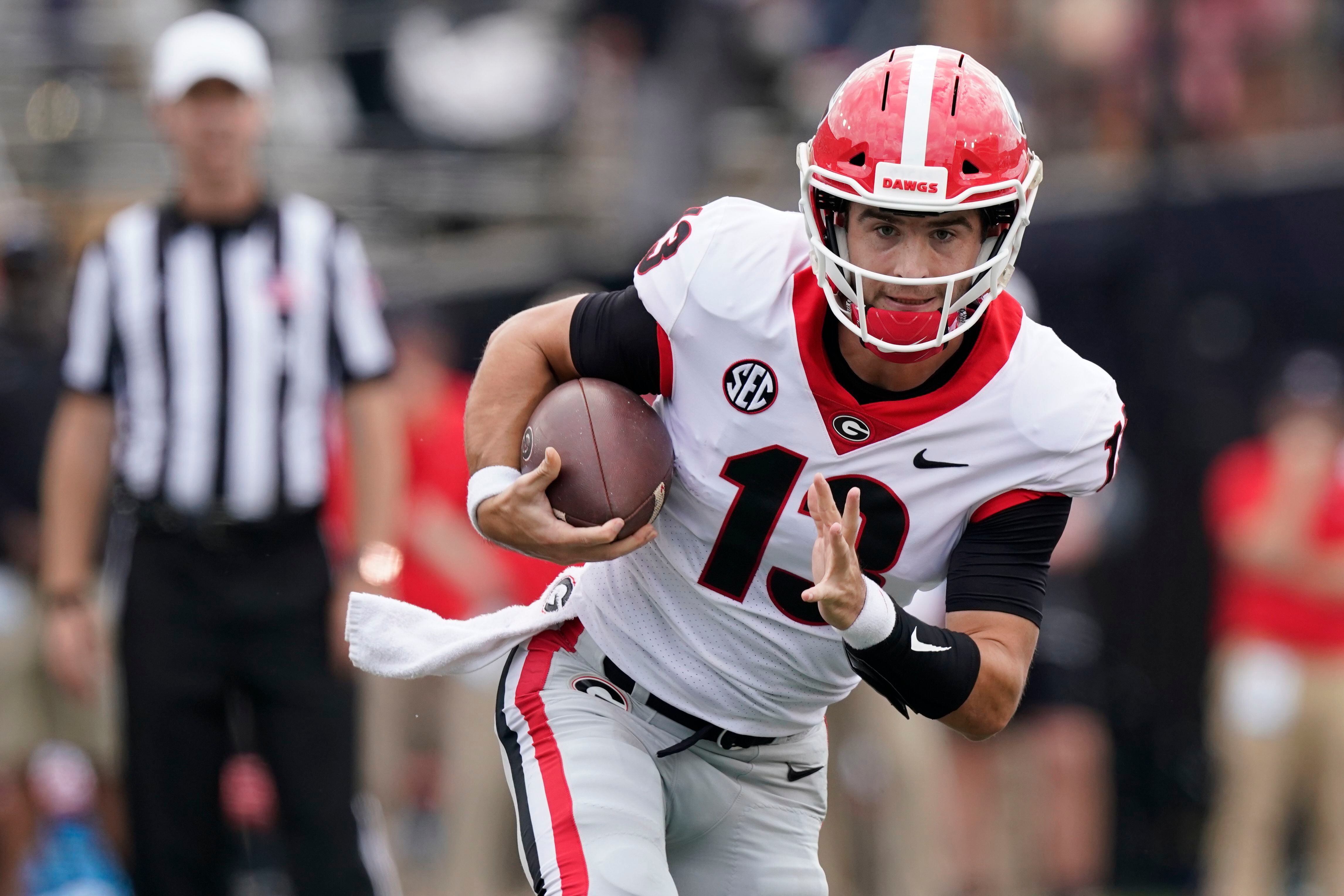 Daniels plays quarter as No. 2 Georgia dominates Vandy 62-0