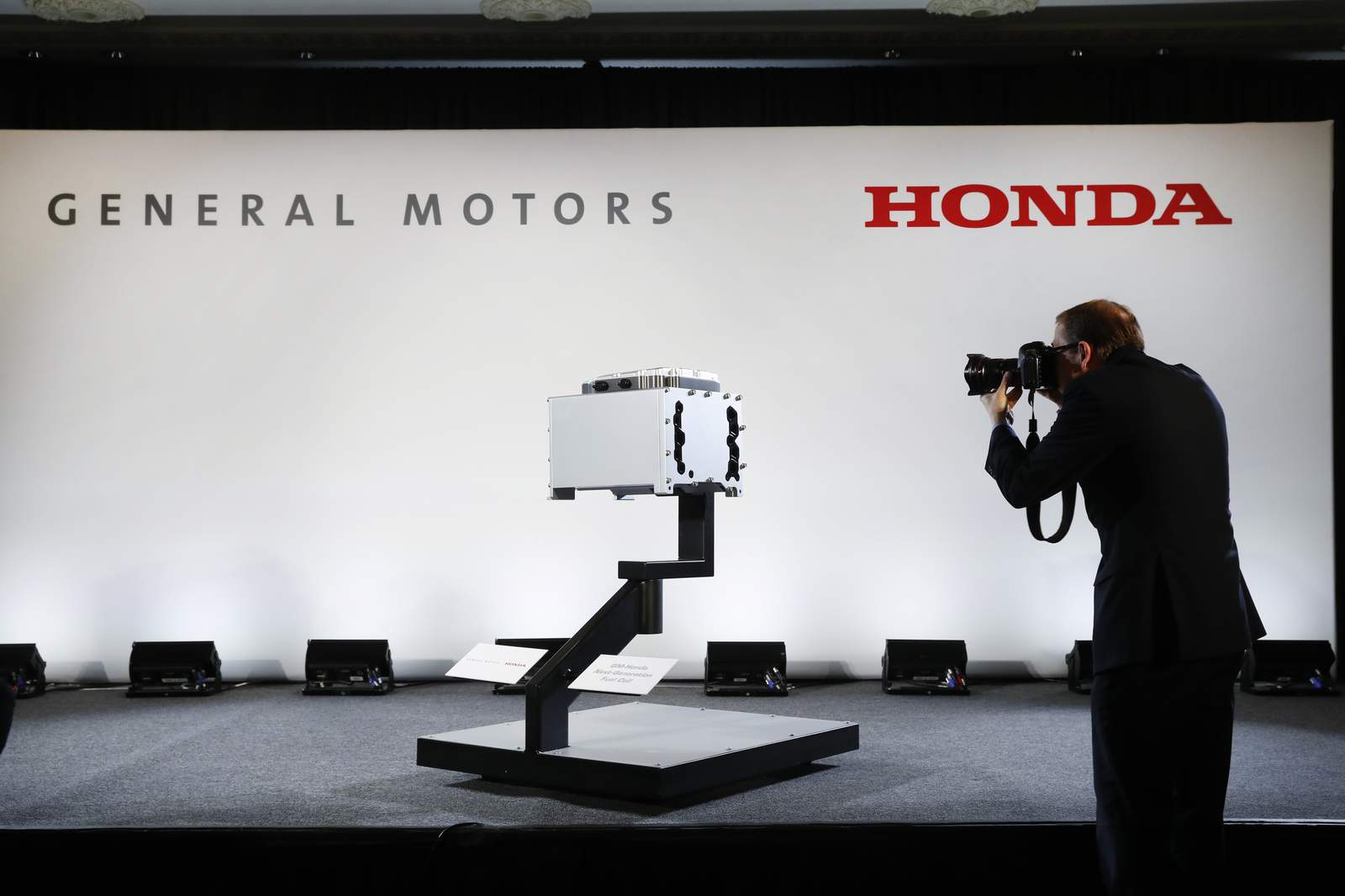 Honda, General Motors sign deal to work on vehicles together