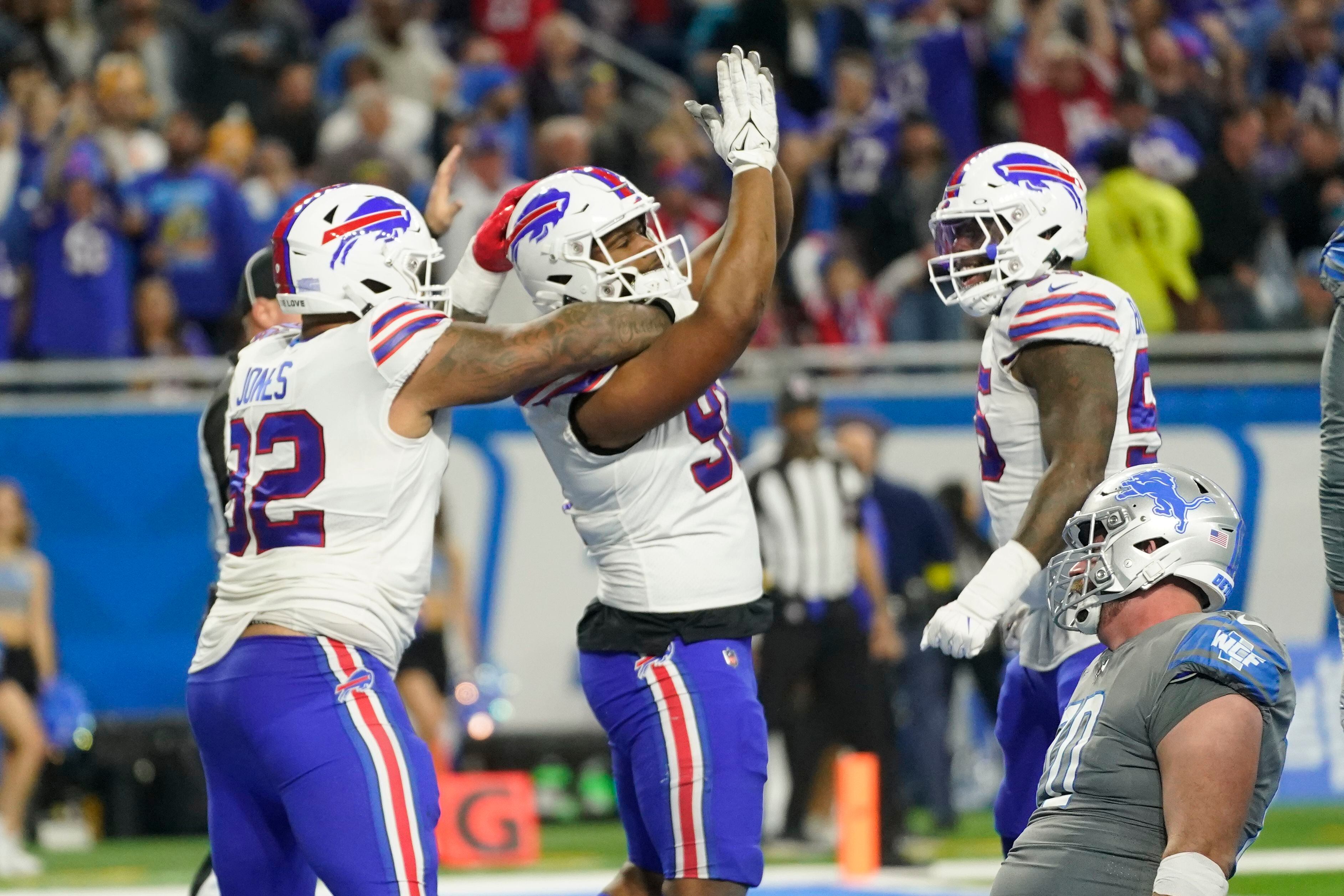 Sean McDermott embraces frustrated Stefon Diggs on Bills sideline (Video)