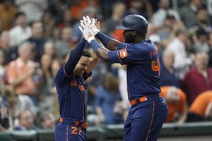 Alvarez, Peña homer, Odorizzi shines as Astros down M's 3-0