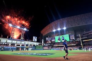 PHOTOS: Best Houston Astros' fans signs of the night - Game 6 at Minute  Maid Park