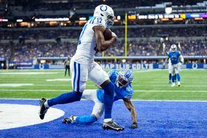 Igwebuike's late TD, 2-point stop lead Lions past Indy 27-26