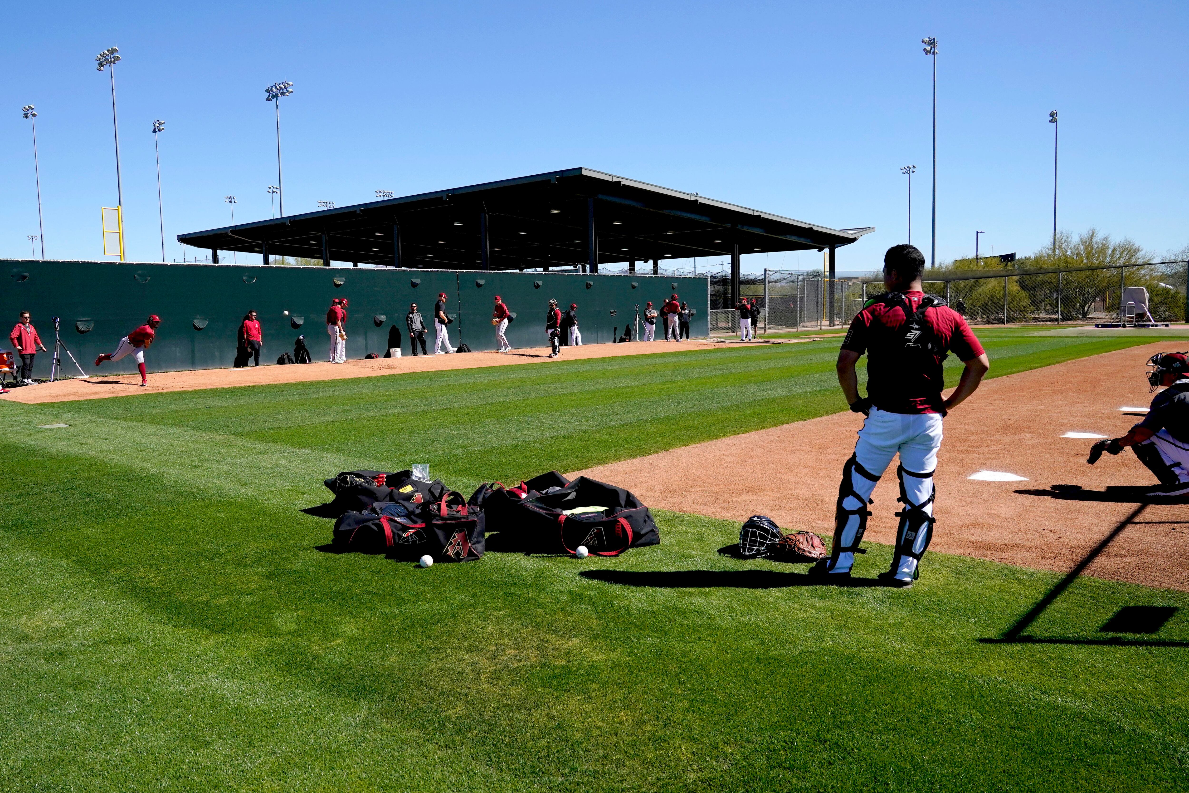 As Braves Open New Stadium, Yankees and Traffic Are the Opponents