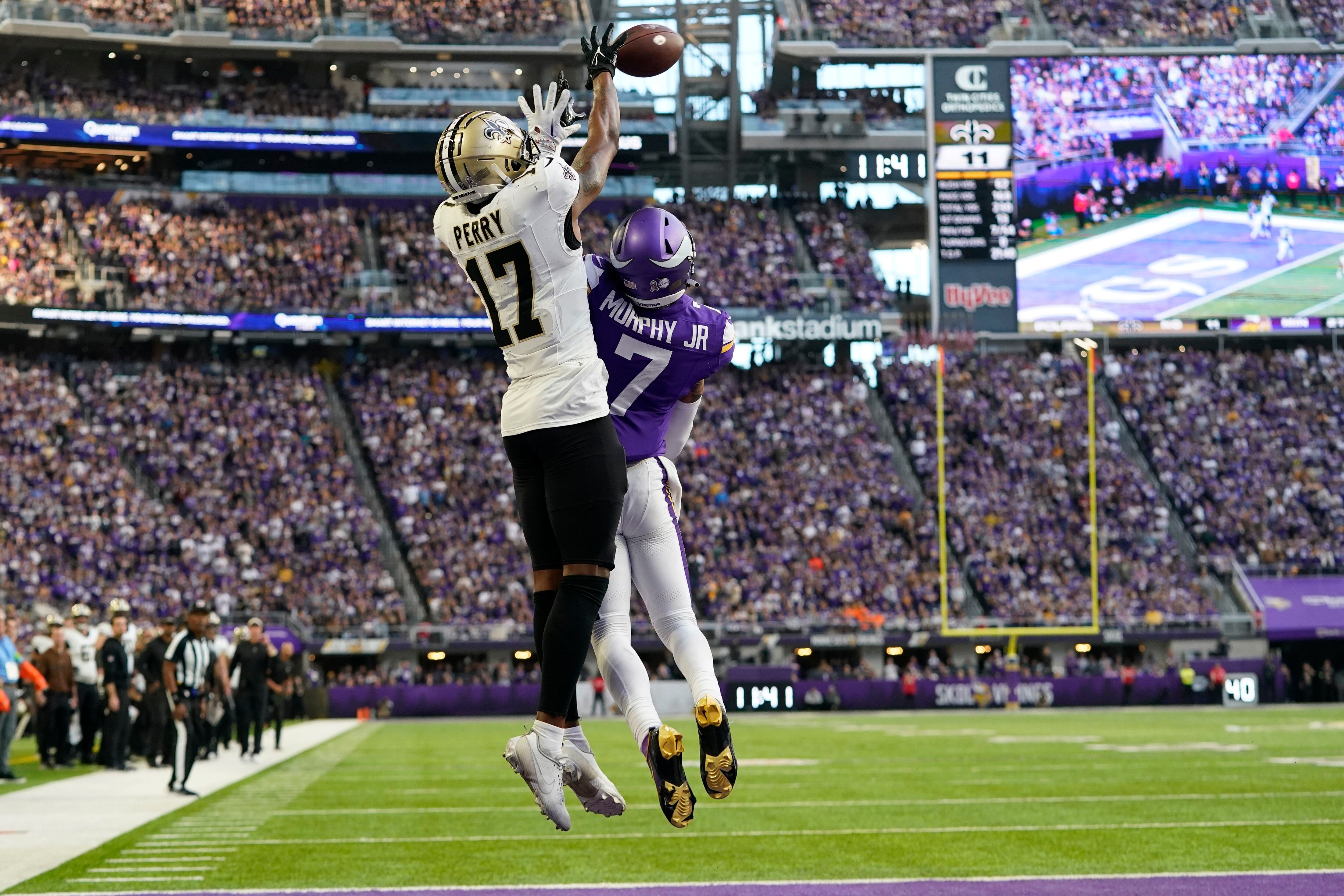 Vikings top Saints 27-19 for 5th straight win on Dobbs' dazzling