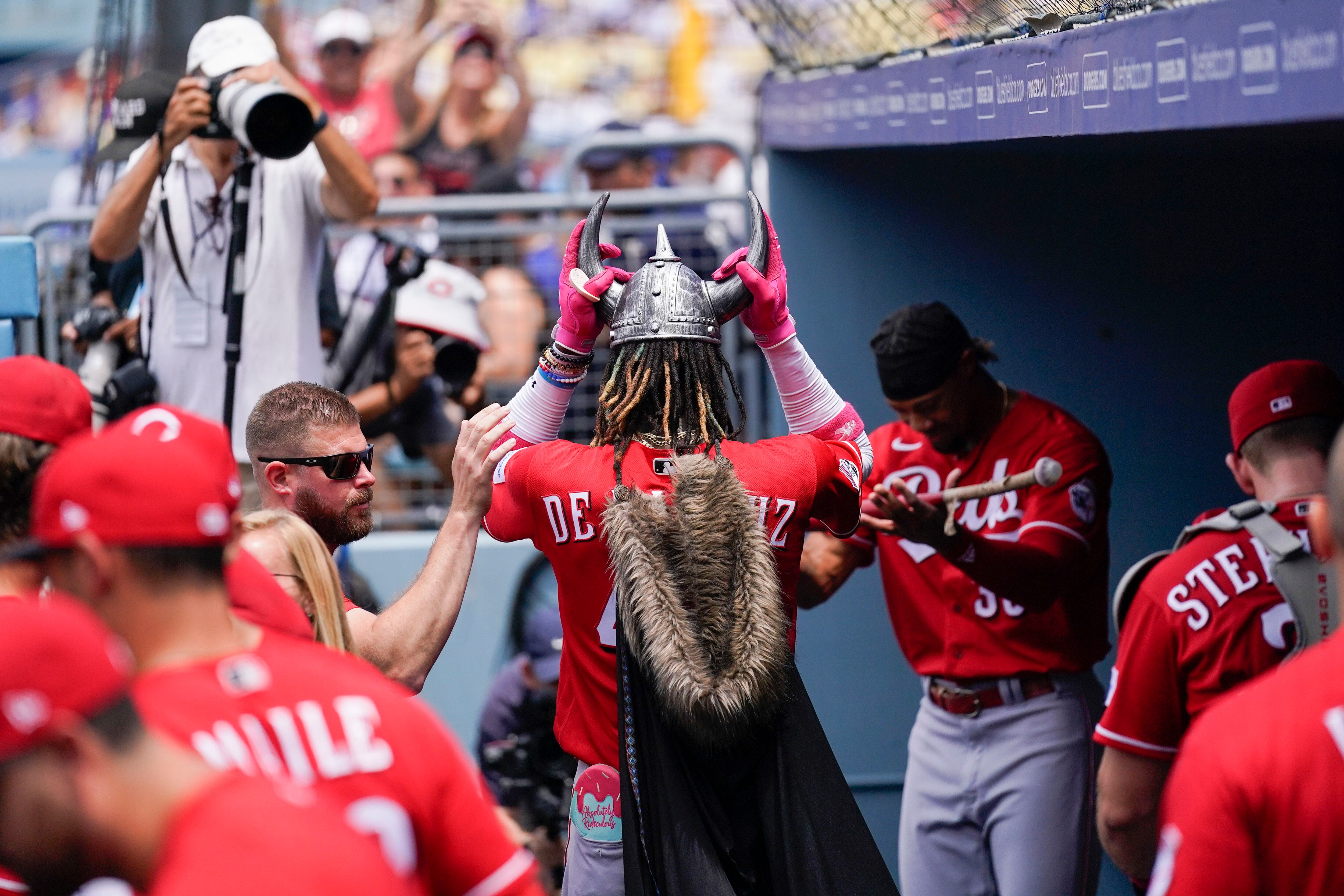 Cincinnati Red Joey Votto gives home run bat, jersey to young fan battling  cancer