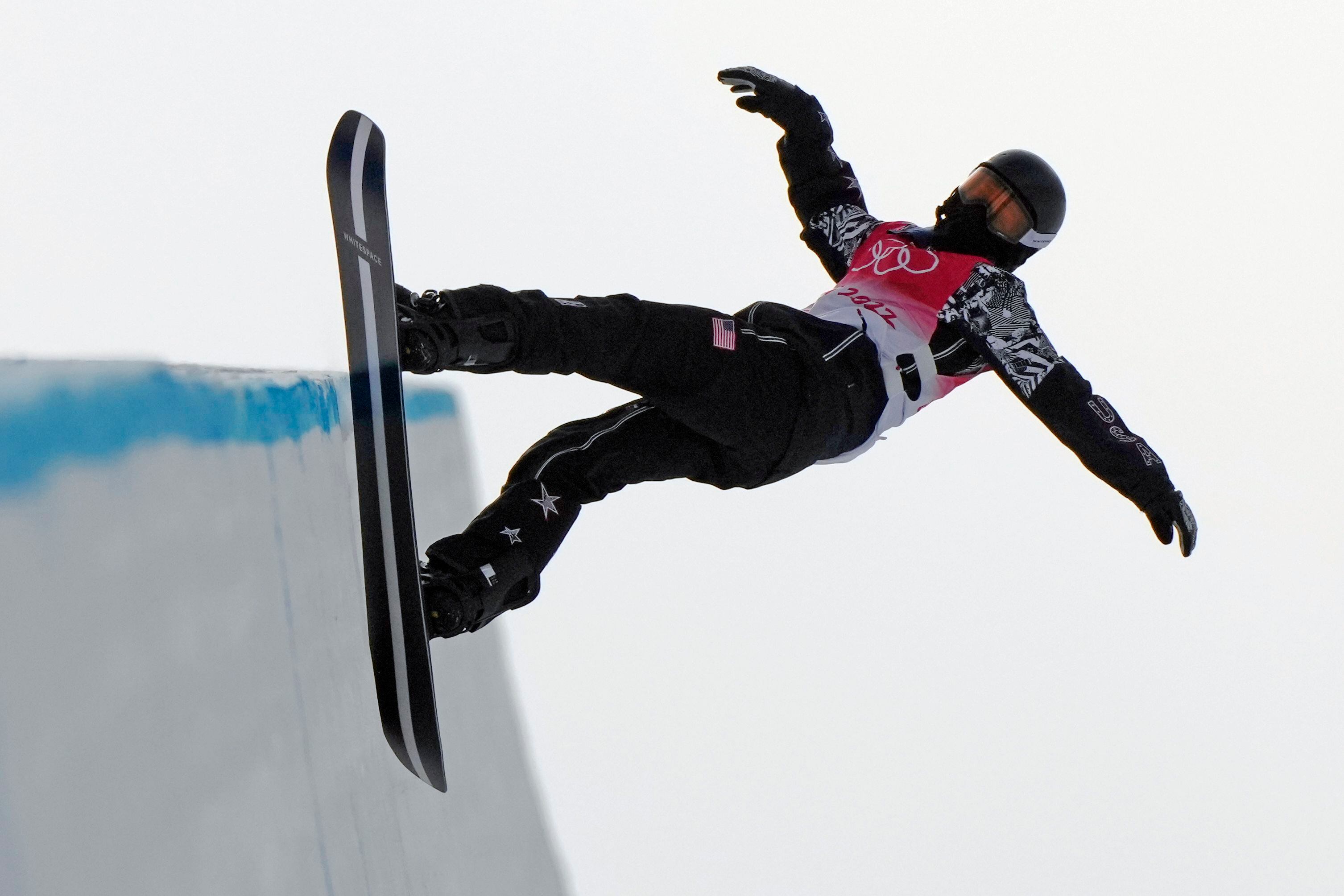 Shaun White upset in Olympic halfpipe qualifier after injuring