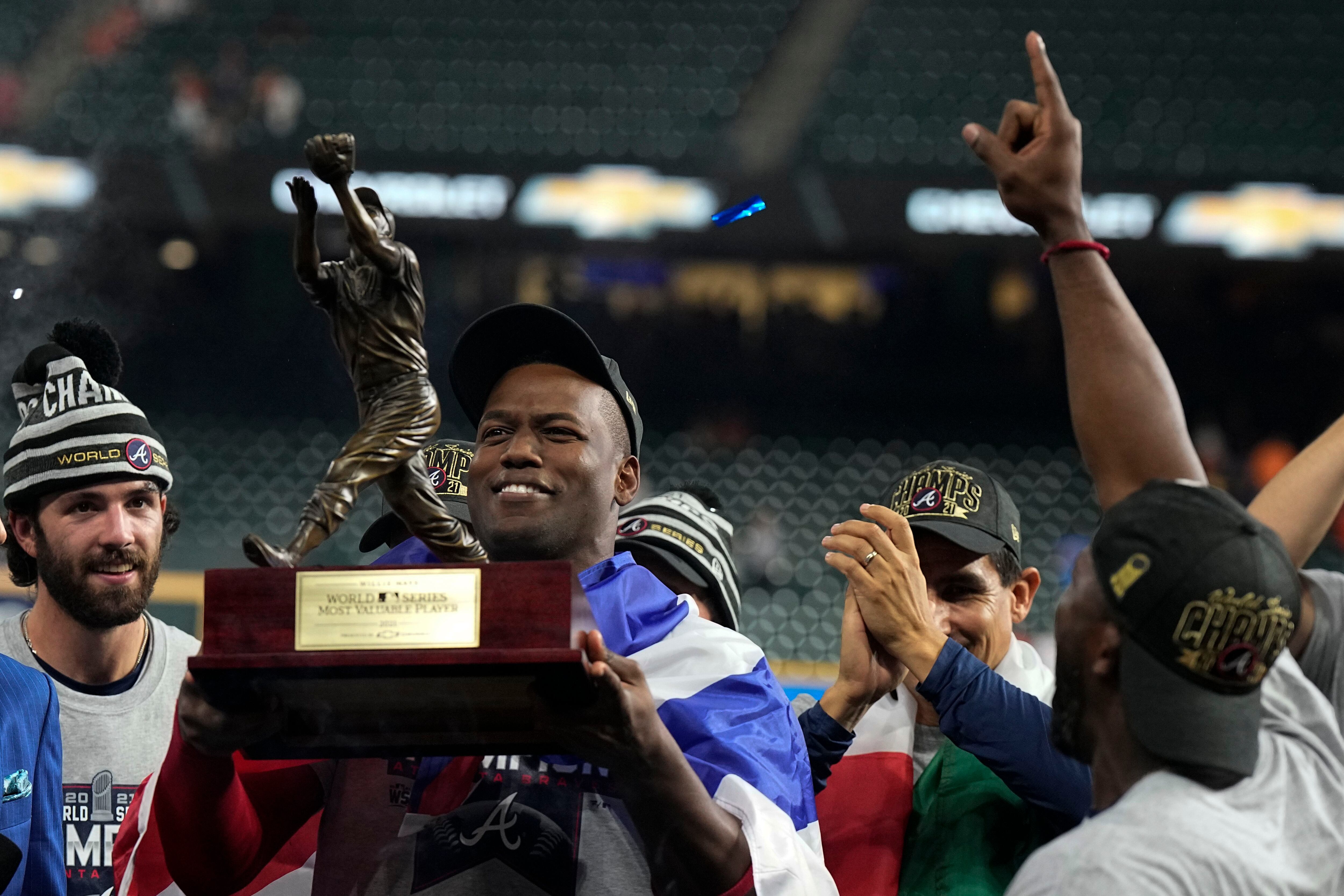 The 2021 World Series trophy presentation for the Atlanta Braves. :  r/baseball