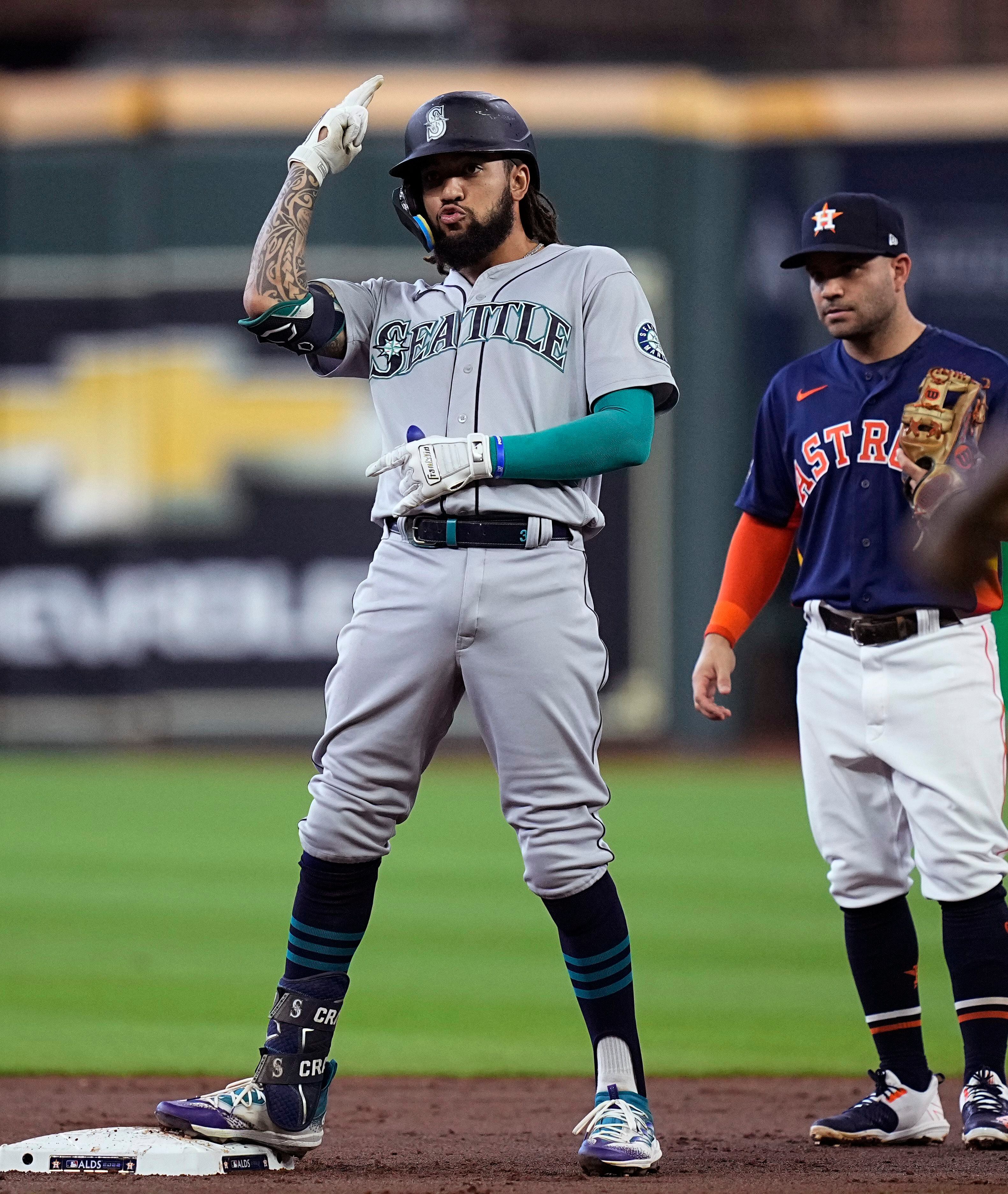 Carlos Correa joins TBS coverage for Astros-Mariners ALDS Game 2