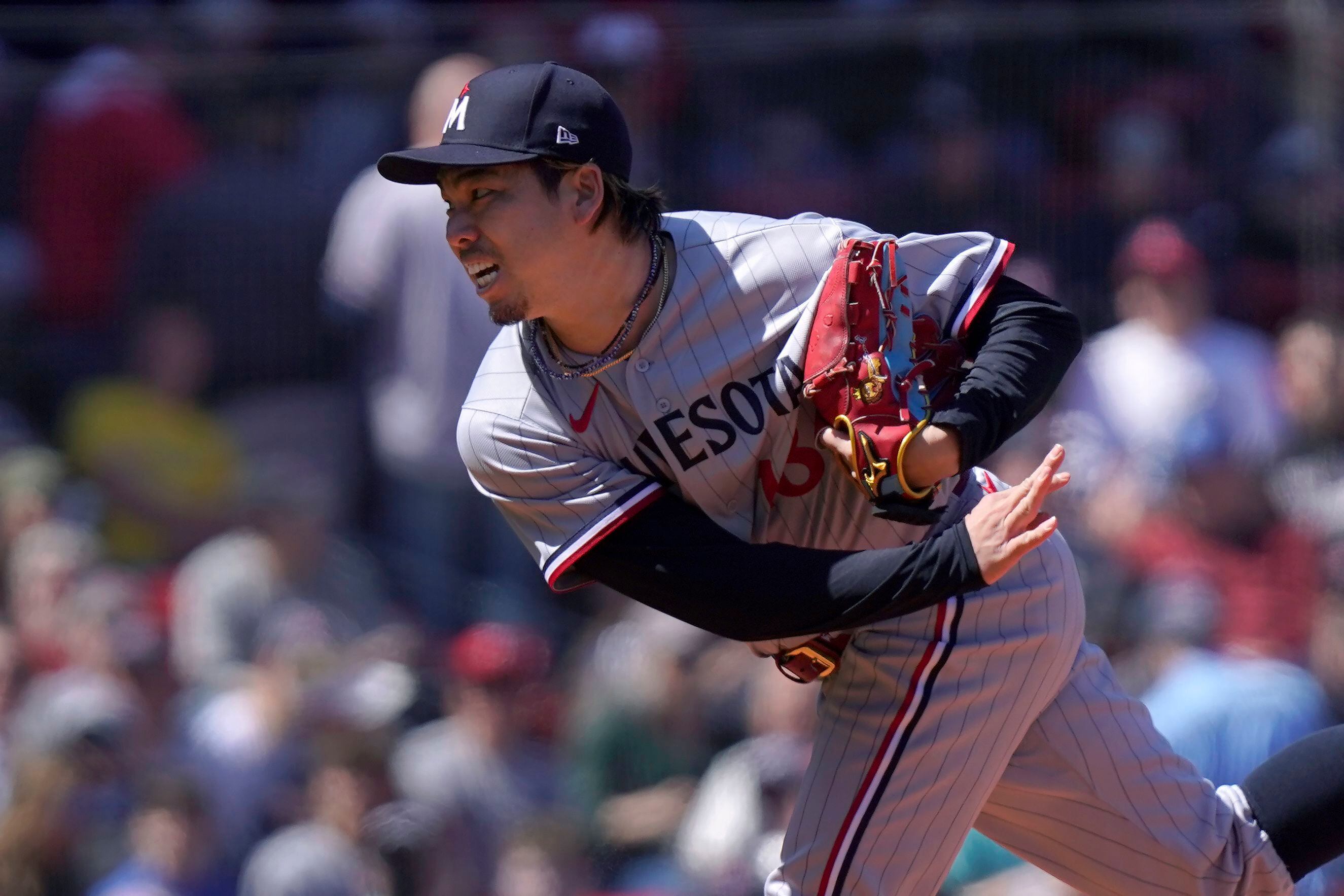 Maeda exits early, Red Sox race past Twins