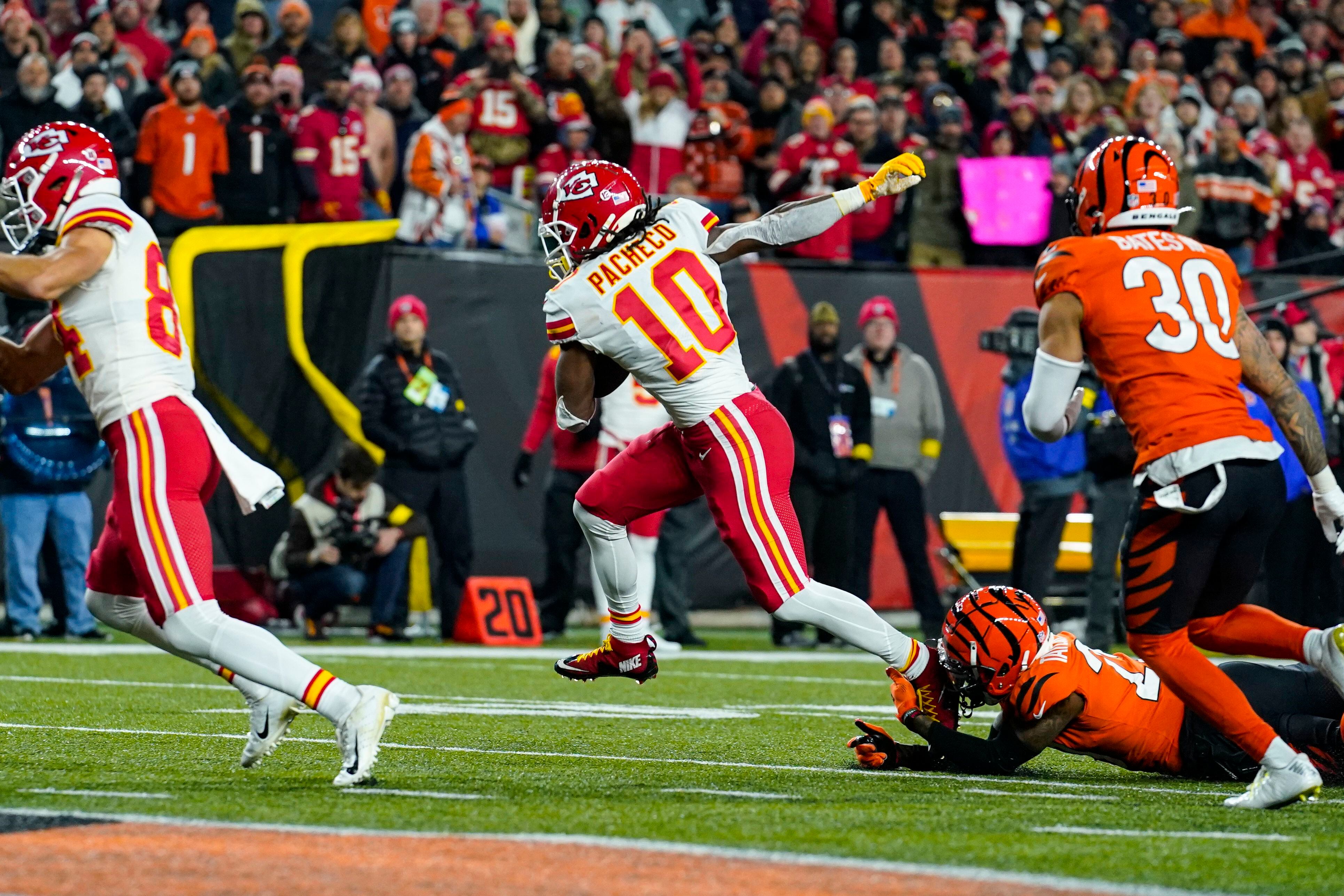 Joe Burrow tops Patrick Mahomes again, rallies Cincinnati past Kansas City  - The Globe and Mail