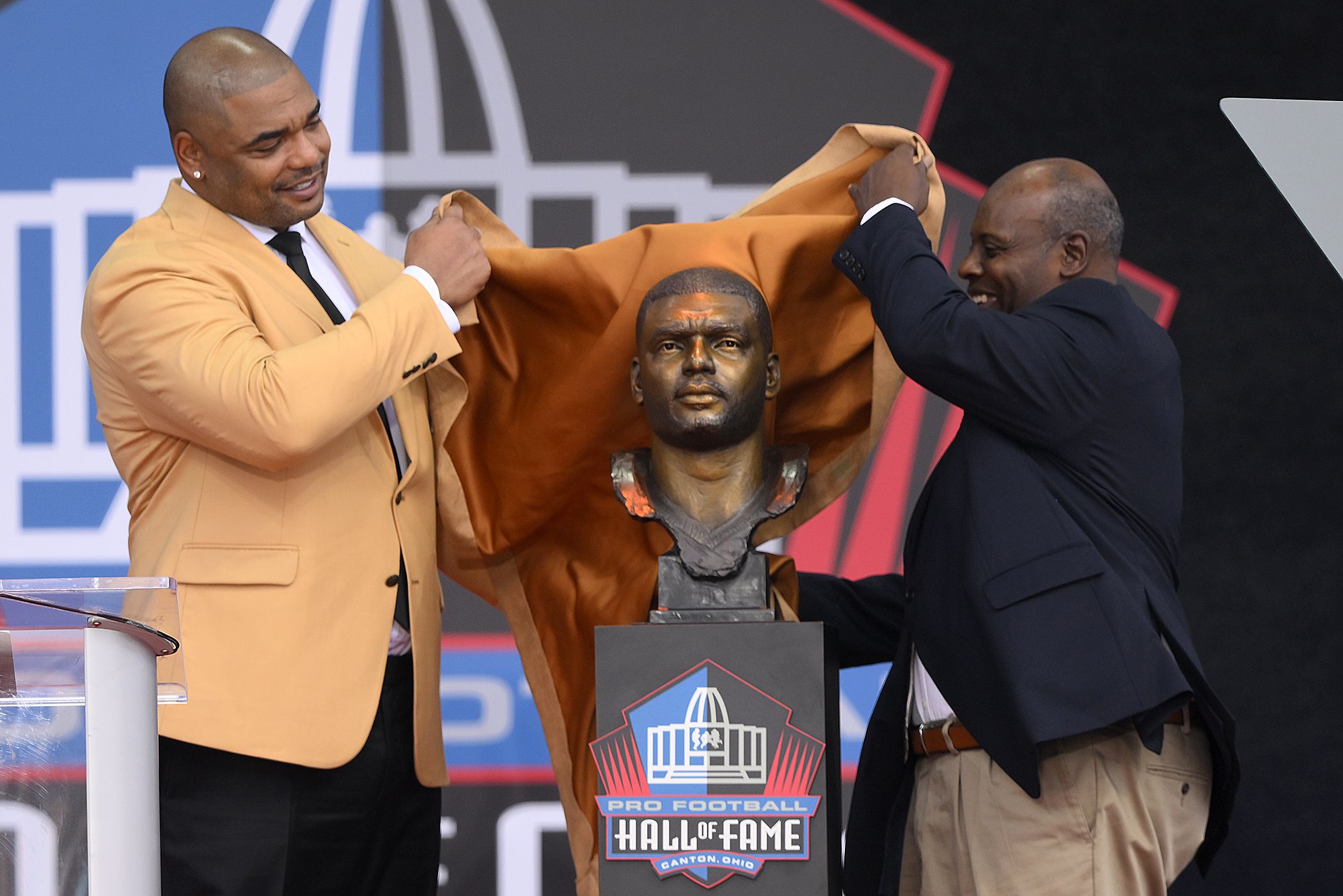 LeRoy Butler thanks fans during Pro Football Hall of Fame induction