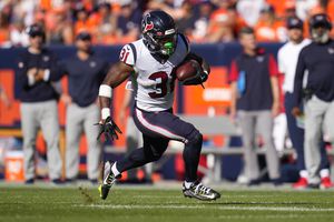 Texans coach Lovie Smith says RB Dameon Pierce is a 'tough, confident  football player'