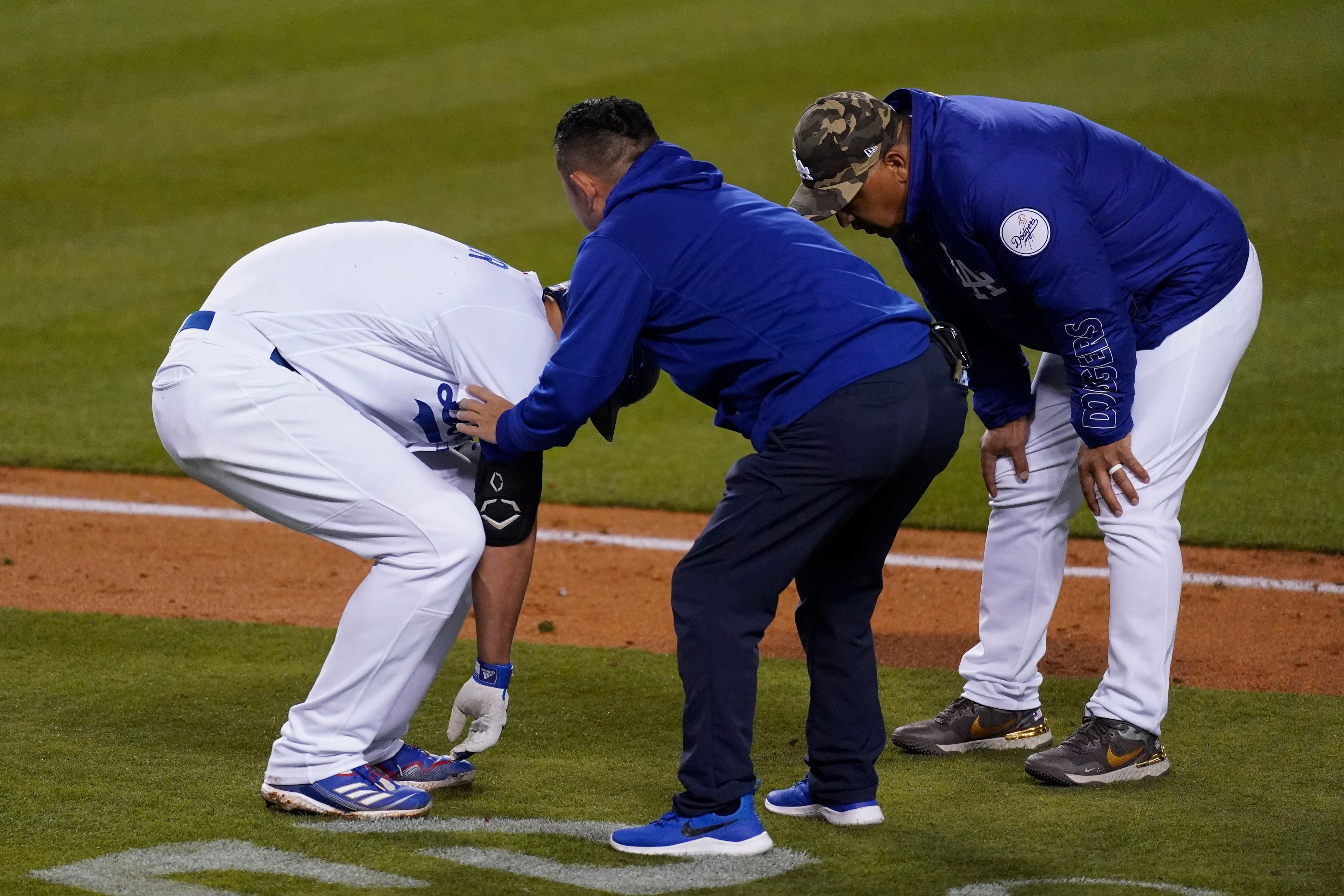 Corey Seager: Dodgers star out a few weeks with broken right hand