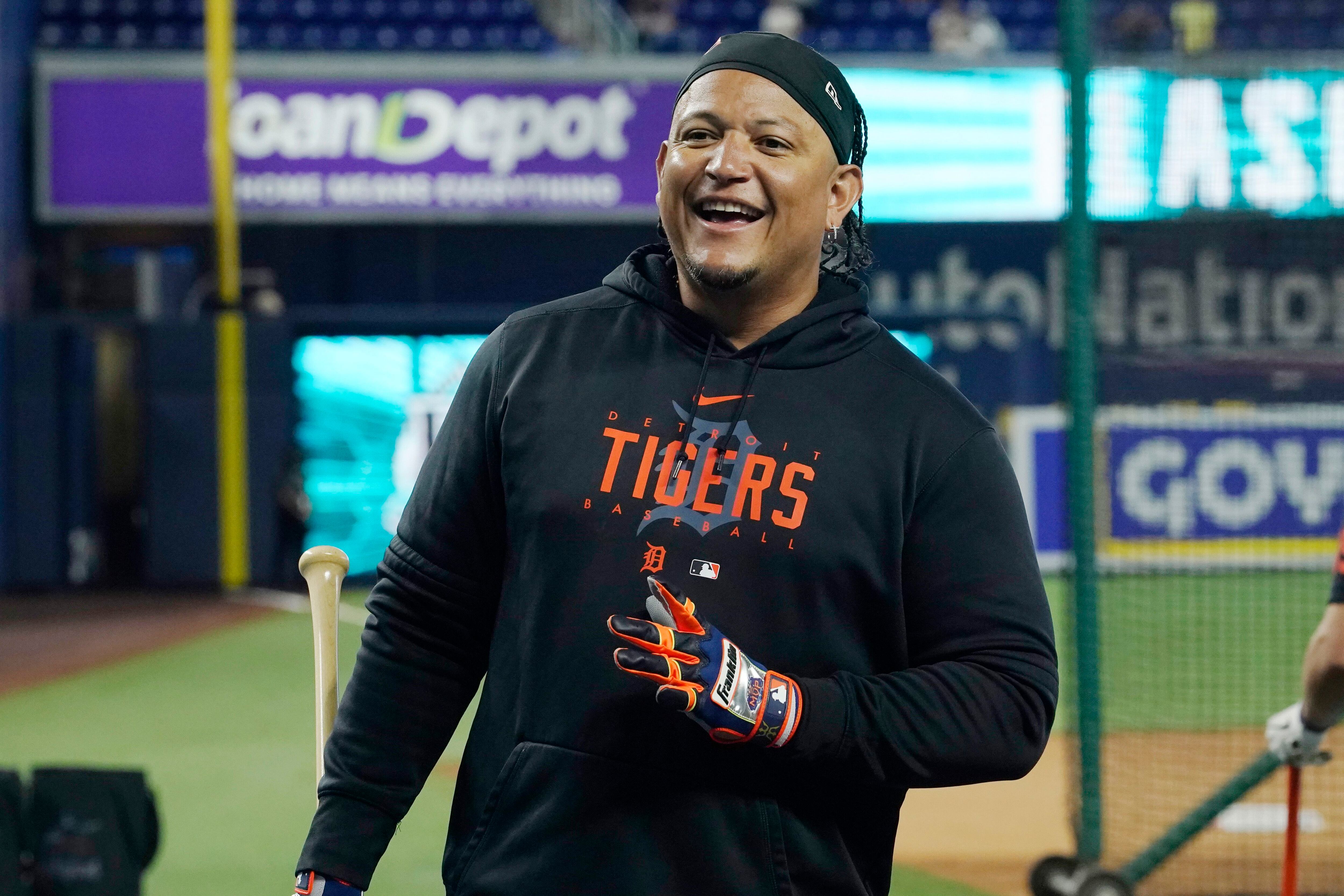 Miguel Cabrera caps career with emotional sendoff in Tigers win