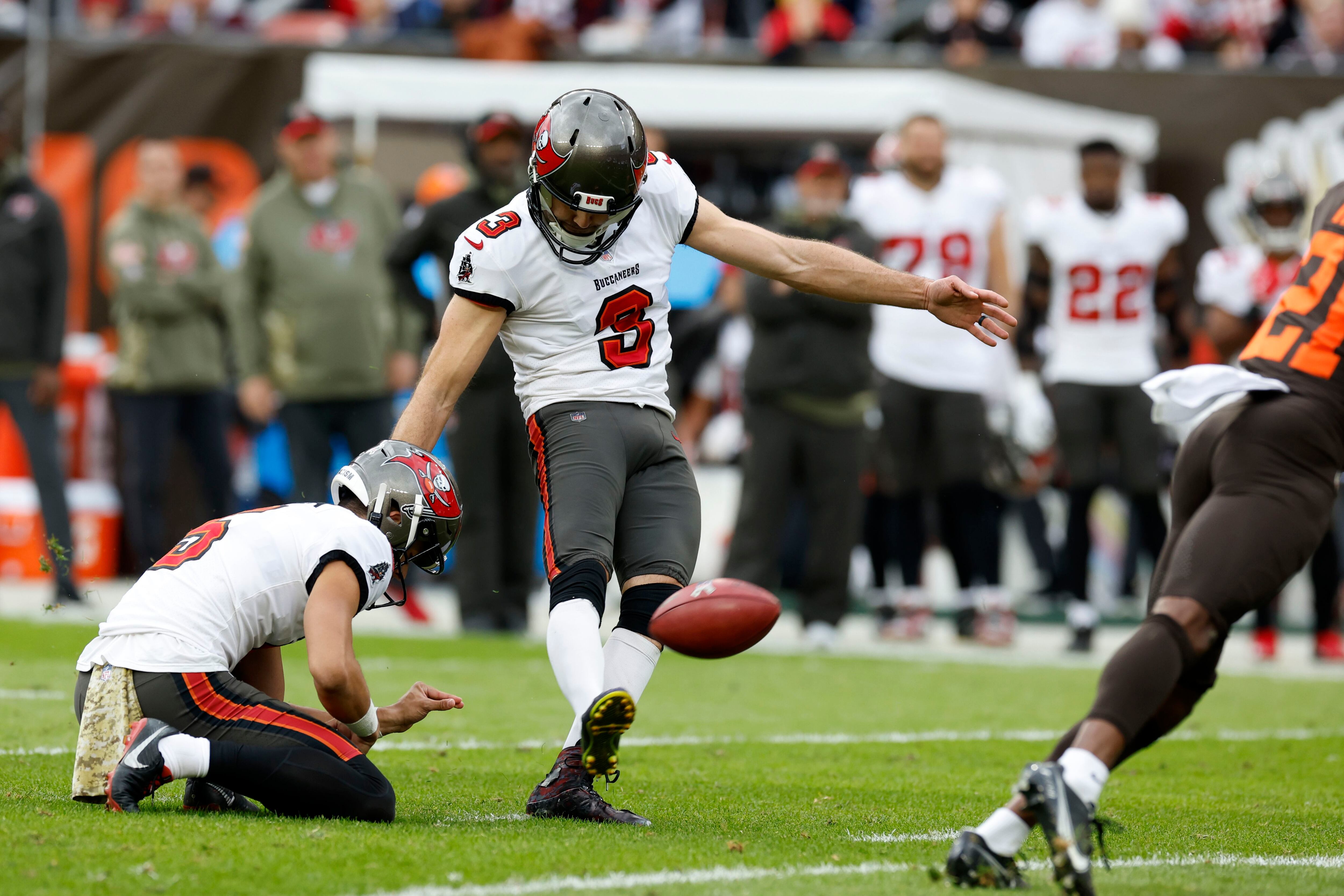 Chubb's TD run in OT powers Browns past Brady, Bucs 23-17