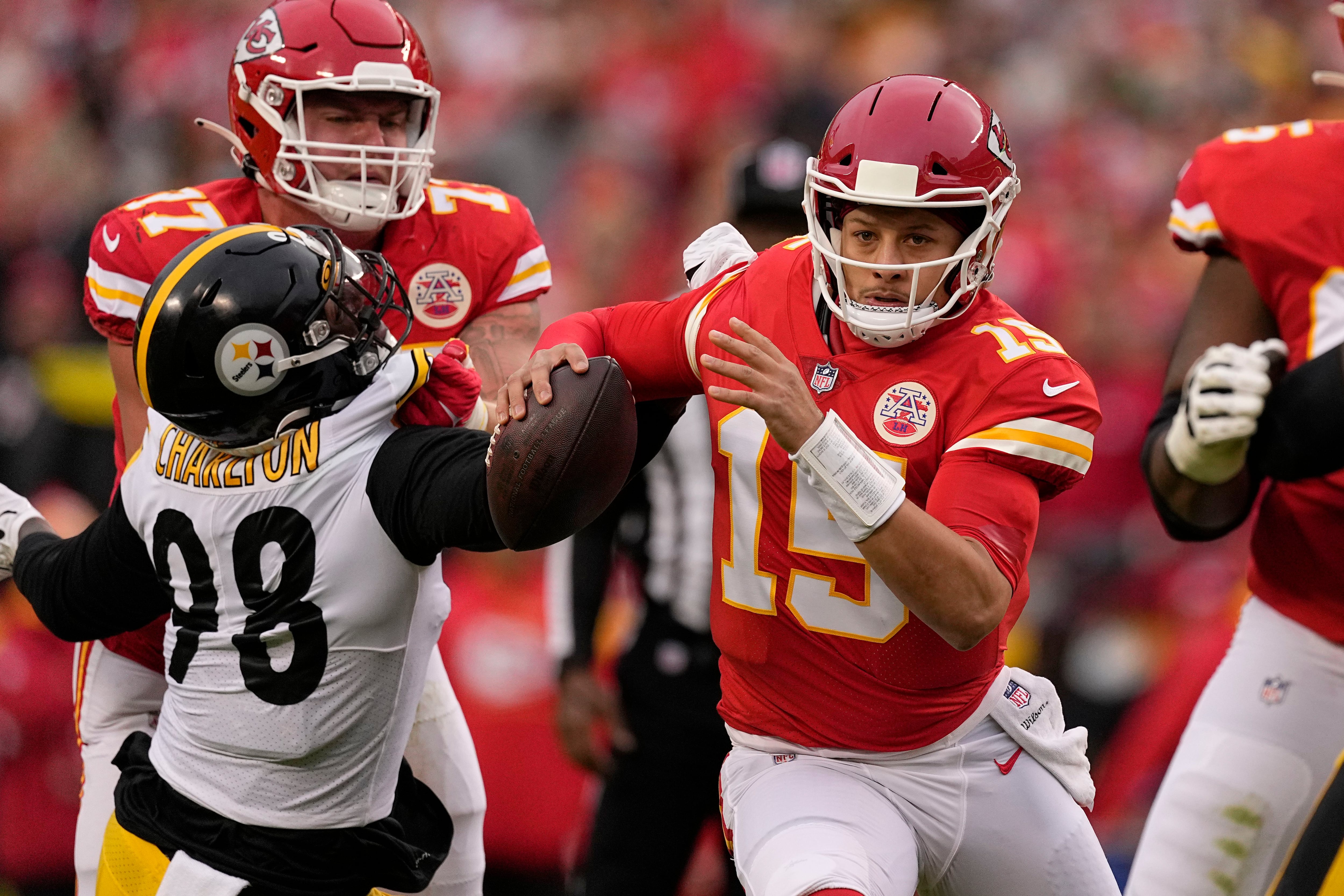 Chiefs All-Pro TE Travis Kelce officially inactive along with OT Lucas Niang