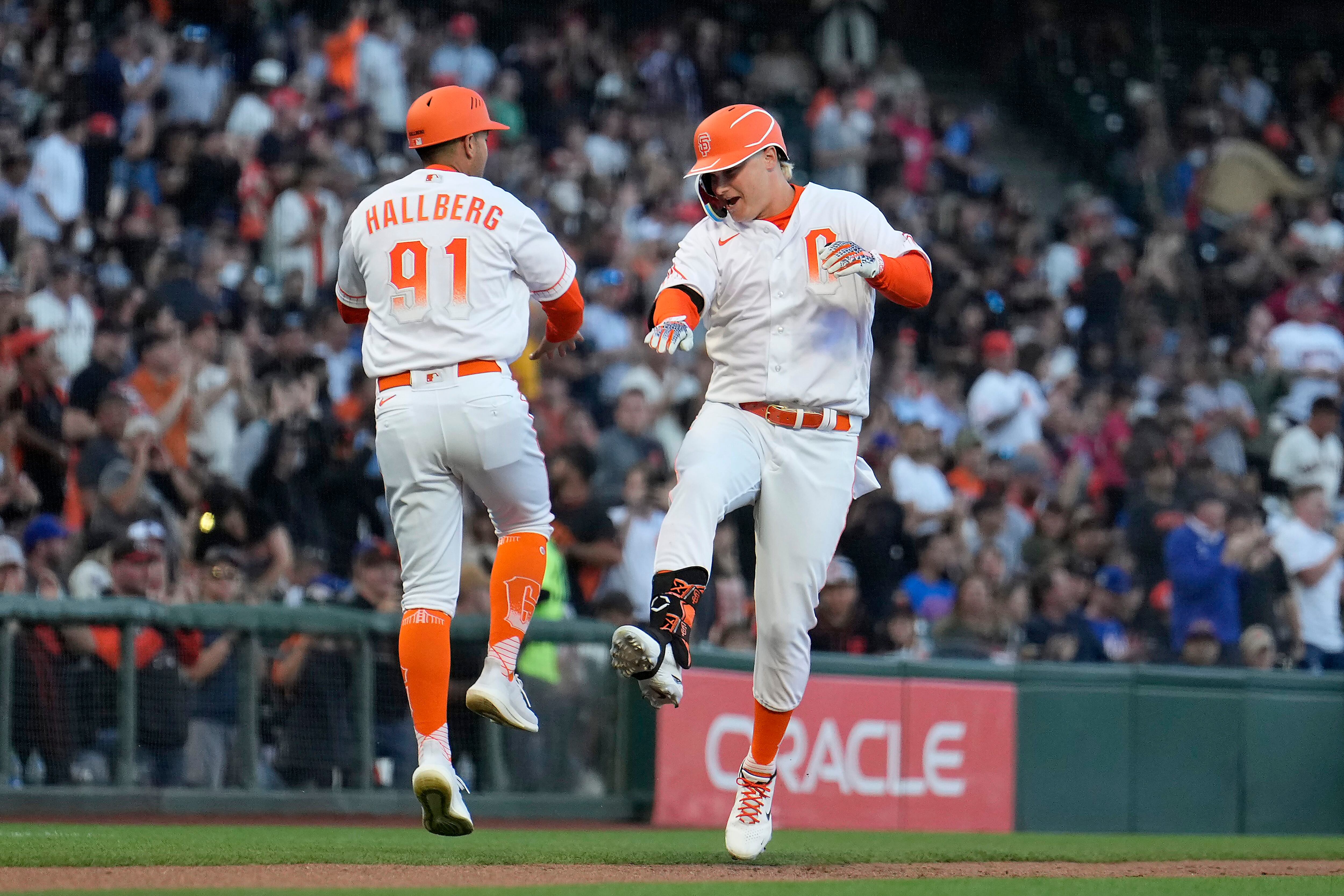 Pederson hits 3 HRs, drives in 8 as Giants stun Mets 13-12 – KGET 17