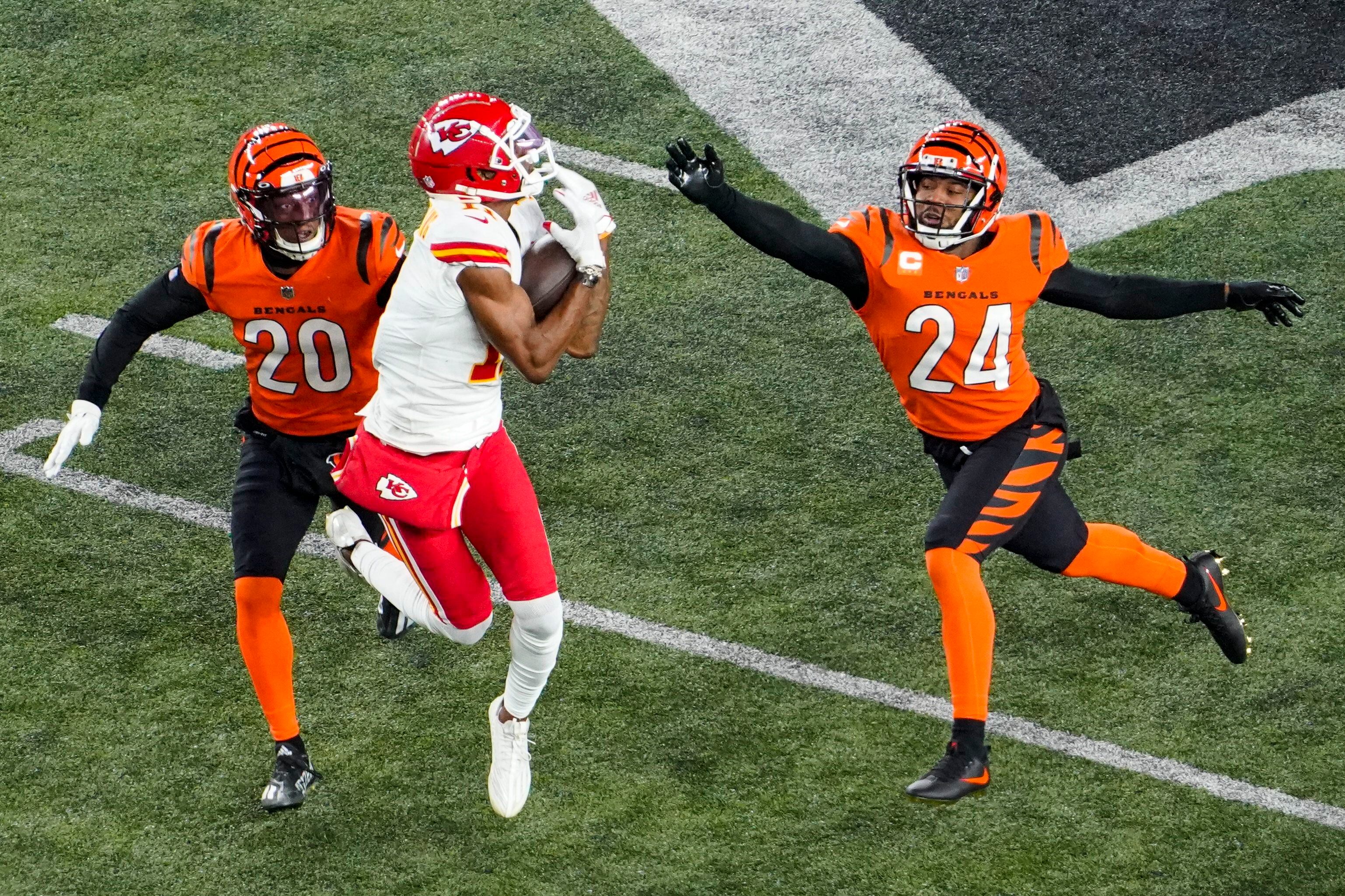 Burrow tops Mahomes again, rallies Bengals past Chiefs 27-24 - The San  Diego Union-Tribune