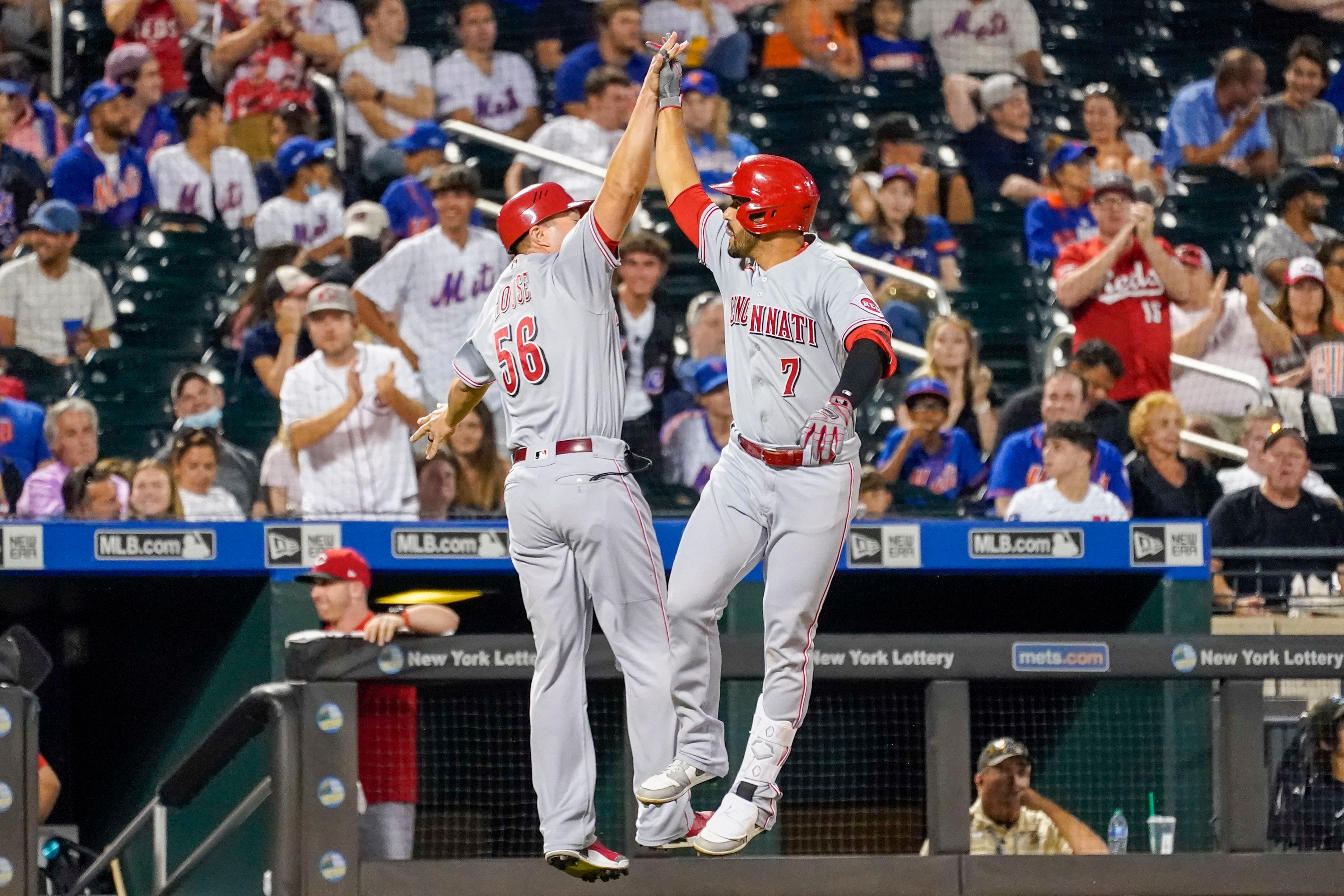 Giants' Kevin Pillar steals Reds rookie Nick Senzel's first home run