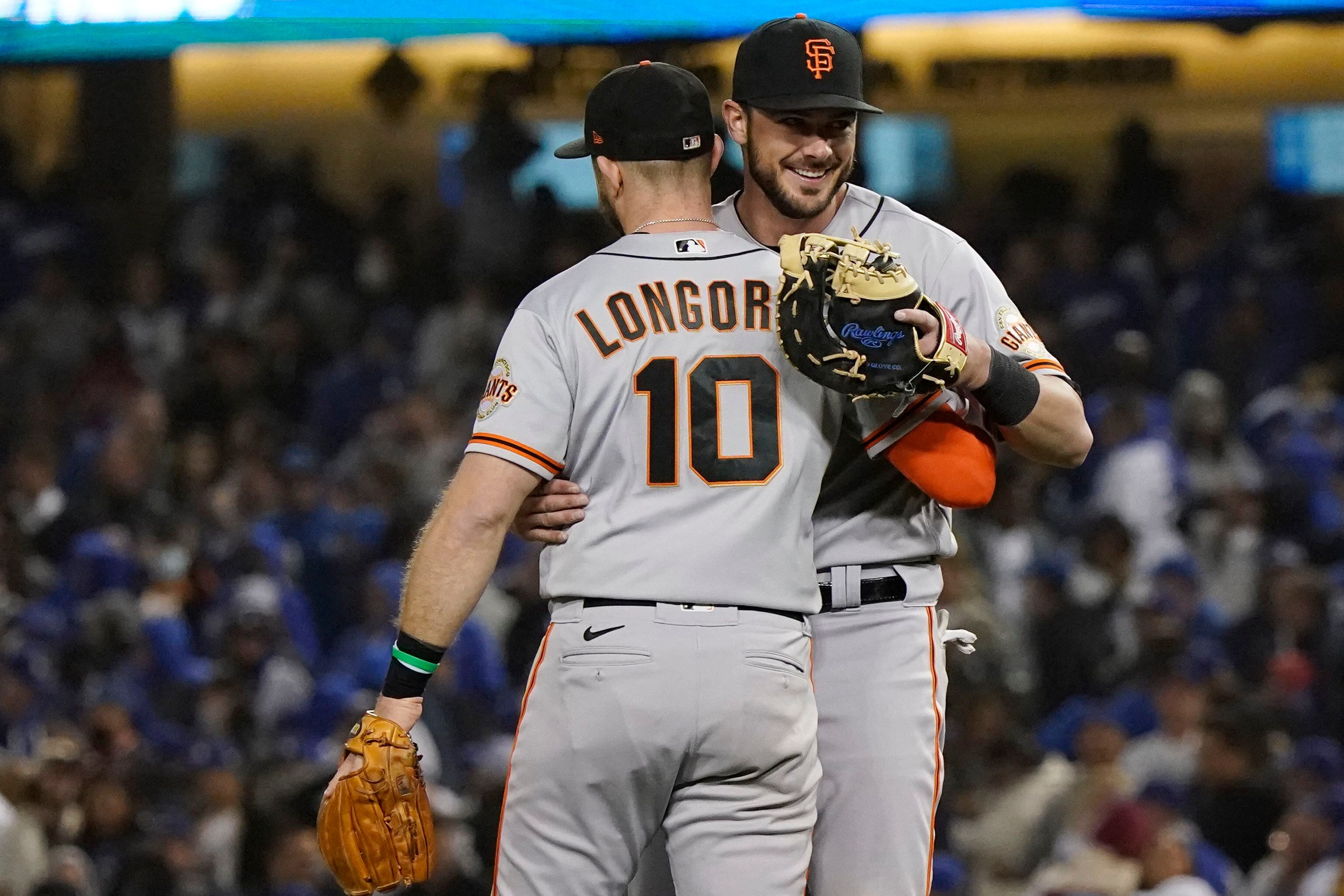 Dodgers lose one to remember on Buster Posey's walk-off homer, 2-1