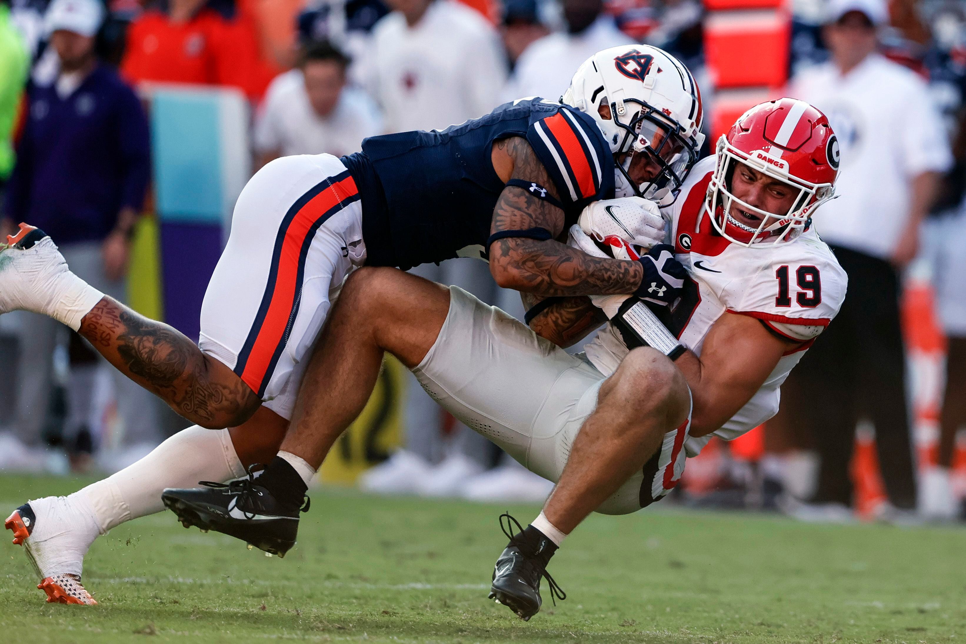 Brock Bowers  Goes Up To GRAB Impressive Touchdown And Extends