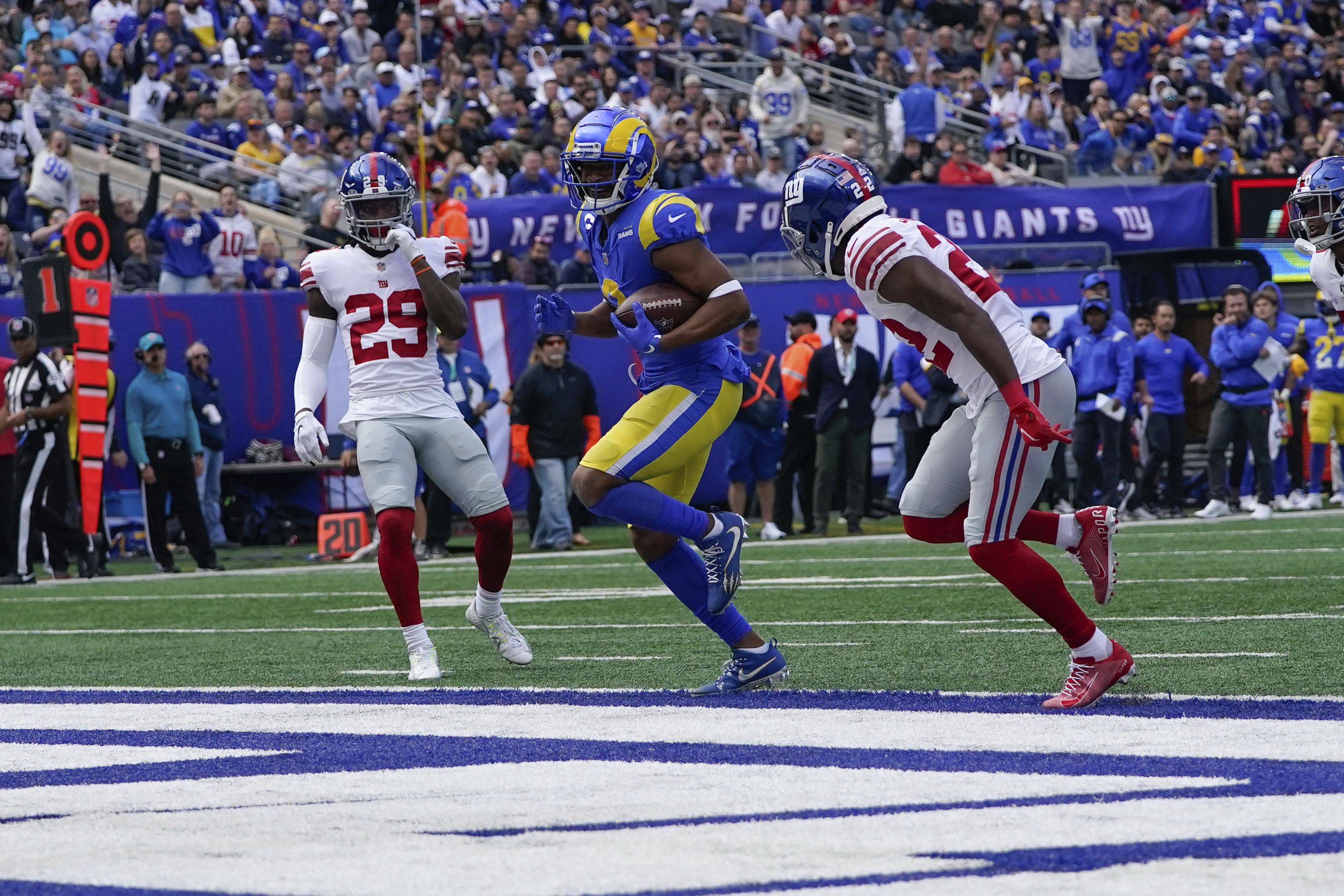 October 2, 2018 - East Rutherford, New Jersey, U.S. - New York Giants wide  receiver Odell Beckham (13) on a catch and run during a NFL game between  the New Orlean Saints