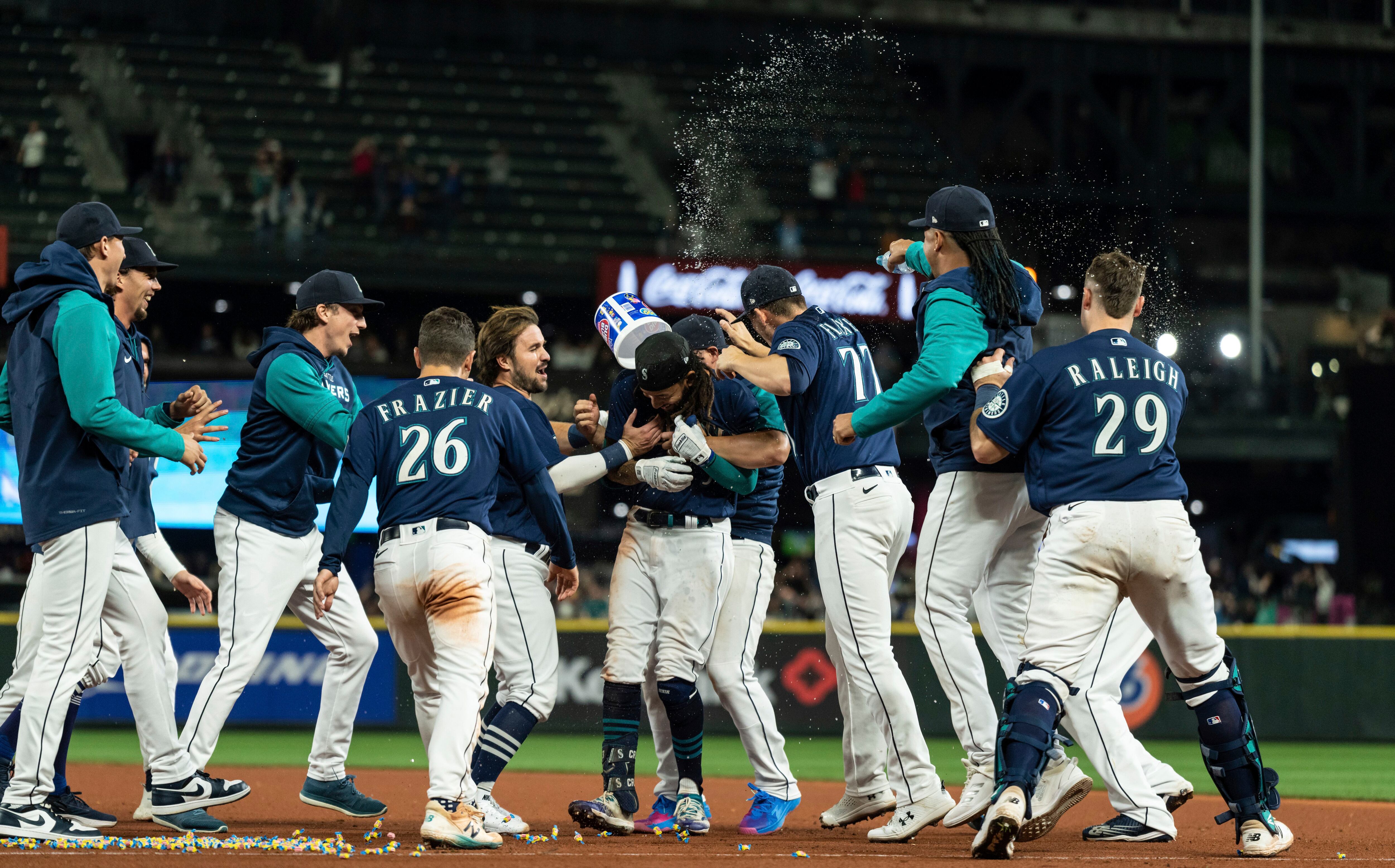 J.P. Crawford comes up big in clutch as Mariners beat Rangers to