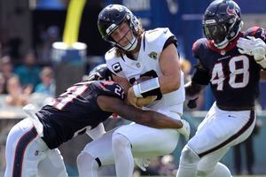 Texans' line shuts out Steelers' pass rush, running game revived by Dameon  Pierce: 'We knew the mission we had today'