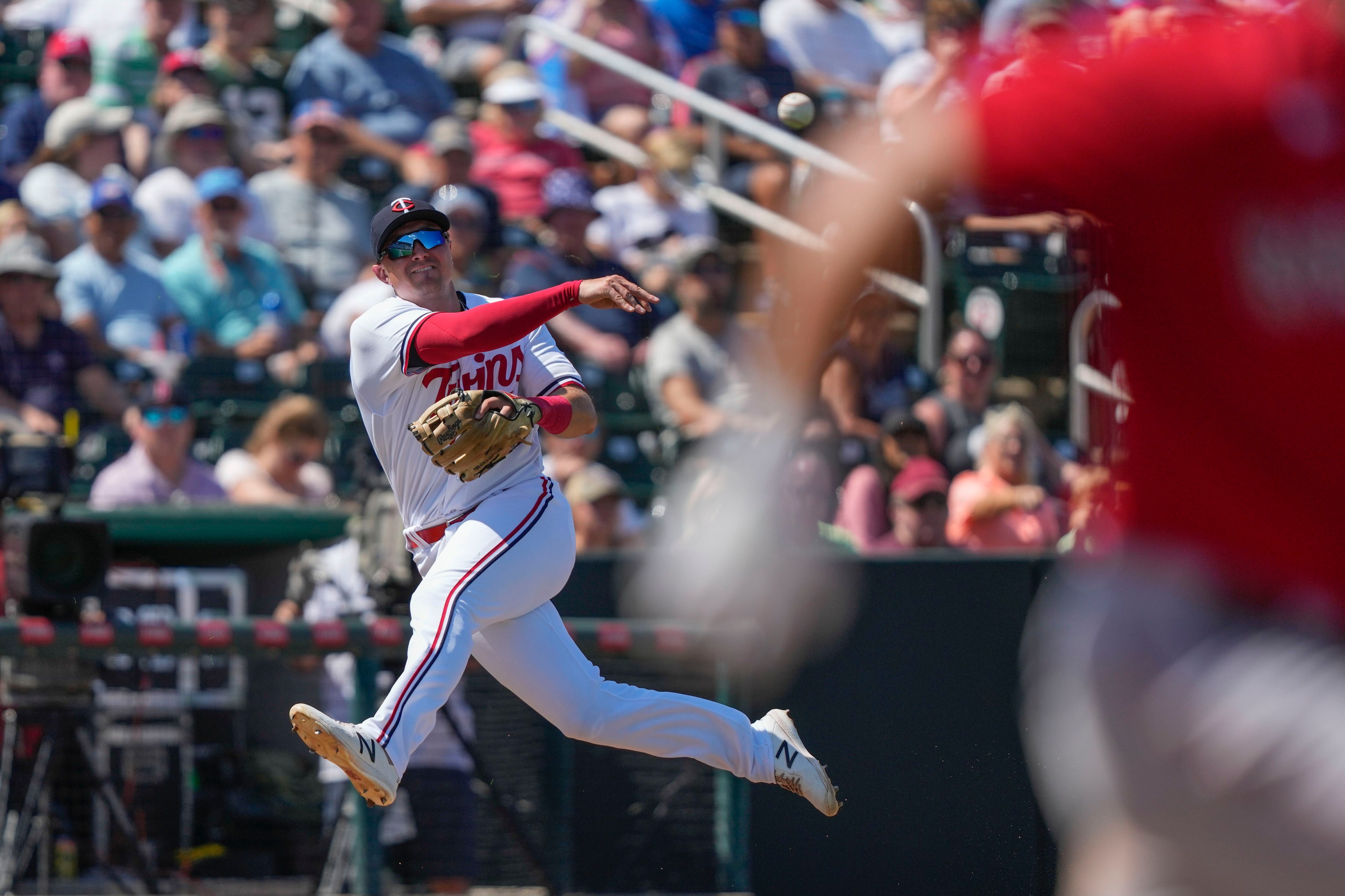 Padres shortstop Fernando Tatis Jr. has shoulder discomfort, to be  reevaluated