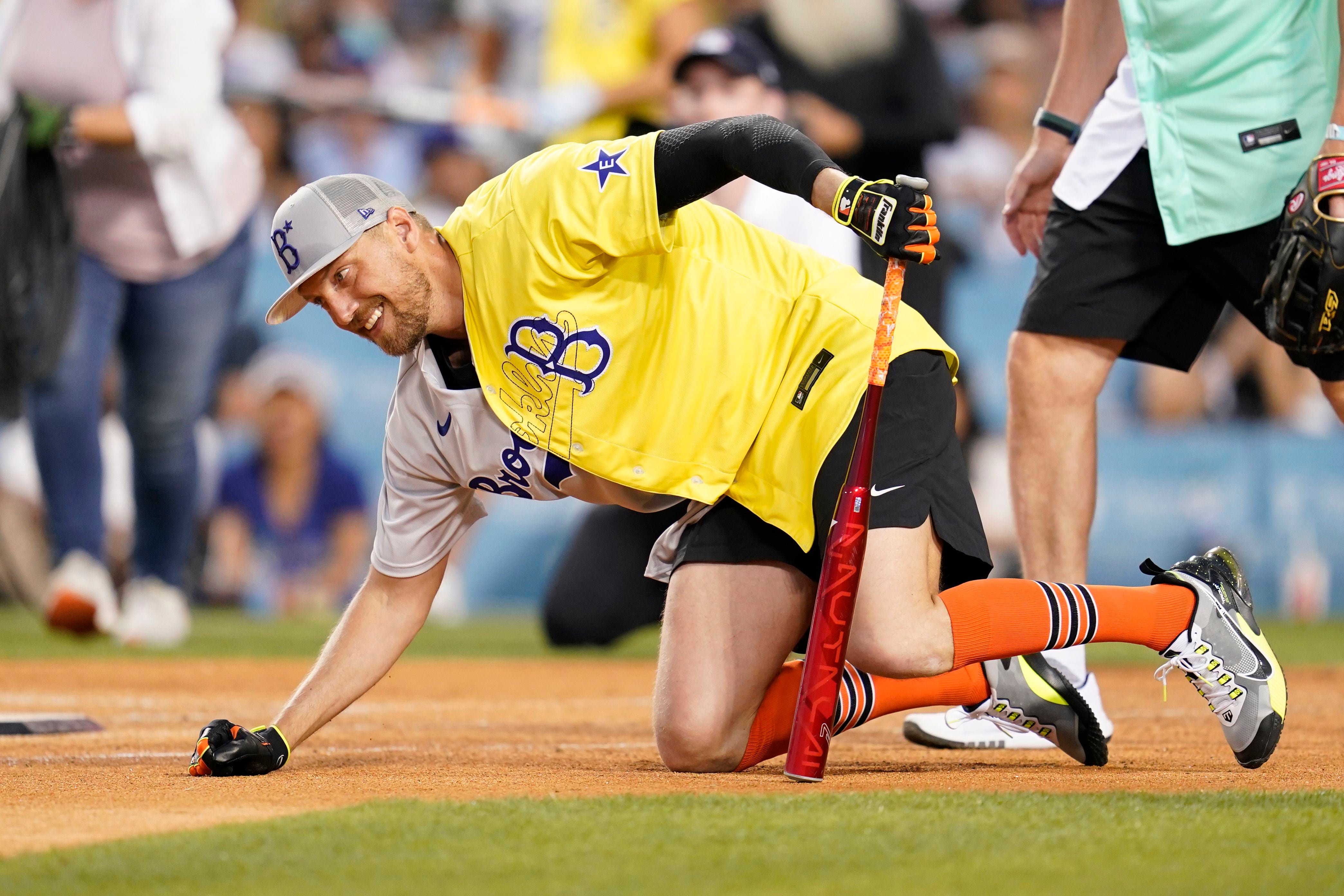 FOX Sports: MLB on X: Hunter Pence hit a BOMB at Dodger Stadium during the  Celebrity Softball Game, and then showed everyone his Giants shirt under  his jersey 😆 (via @SFGiants)  /