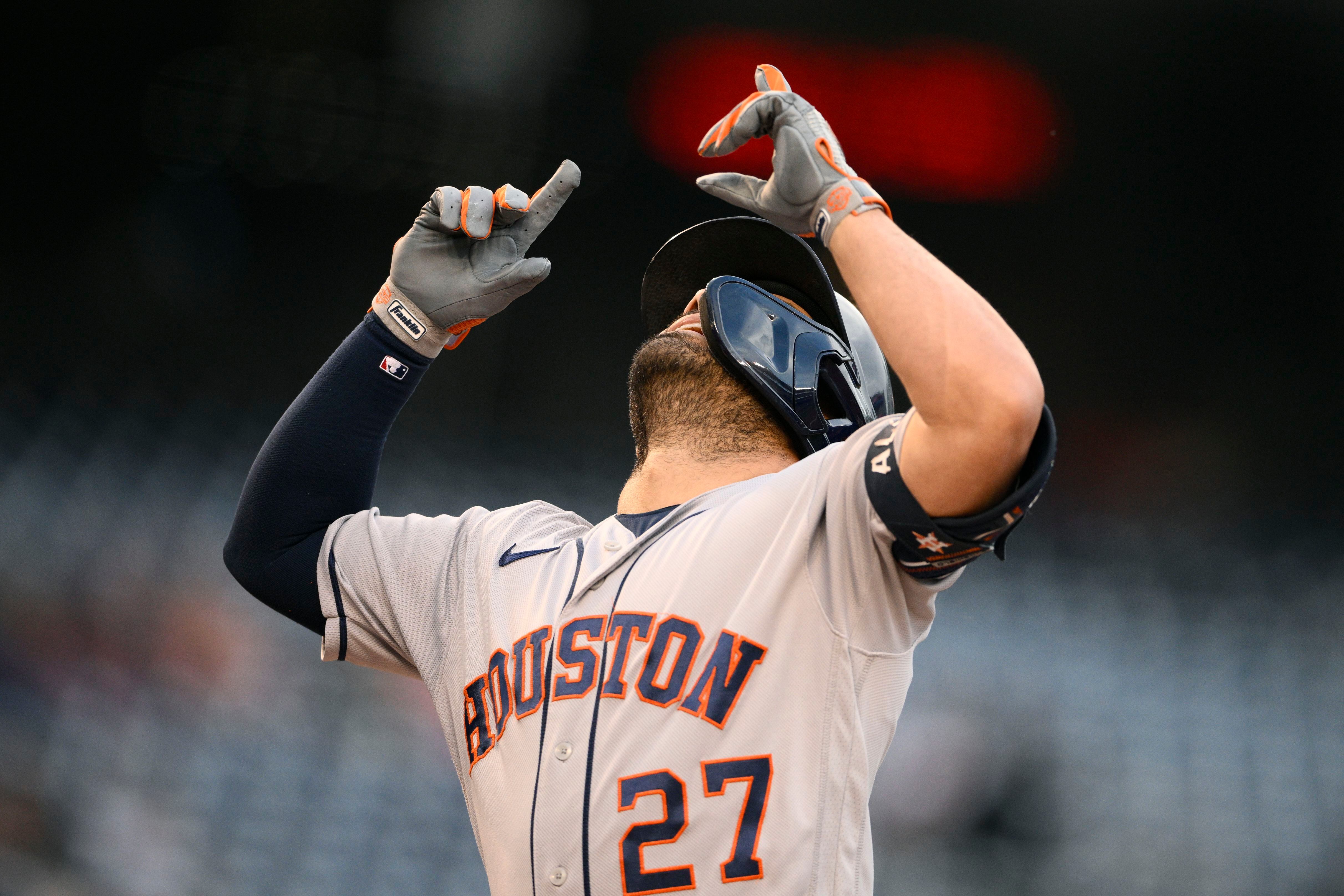 Young cancer fighter meets Jose Altuve before World Series game