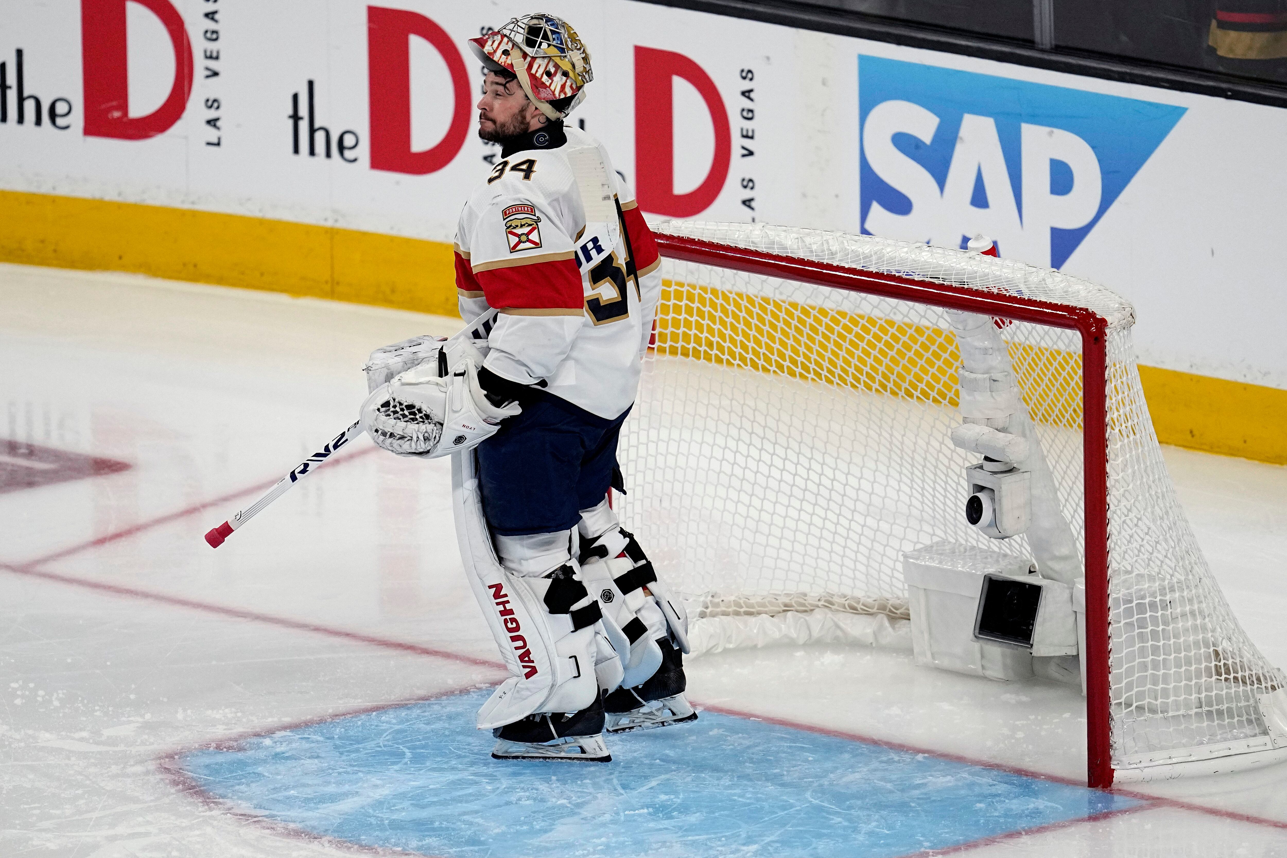 Vegas Golden Knights] Jonathan Quick in new colors for his first start for  the Knights. : r/hockey