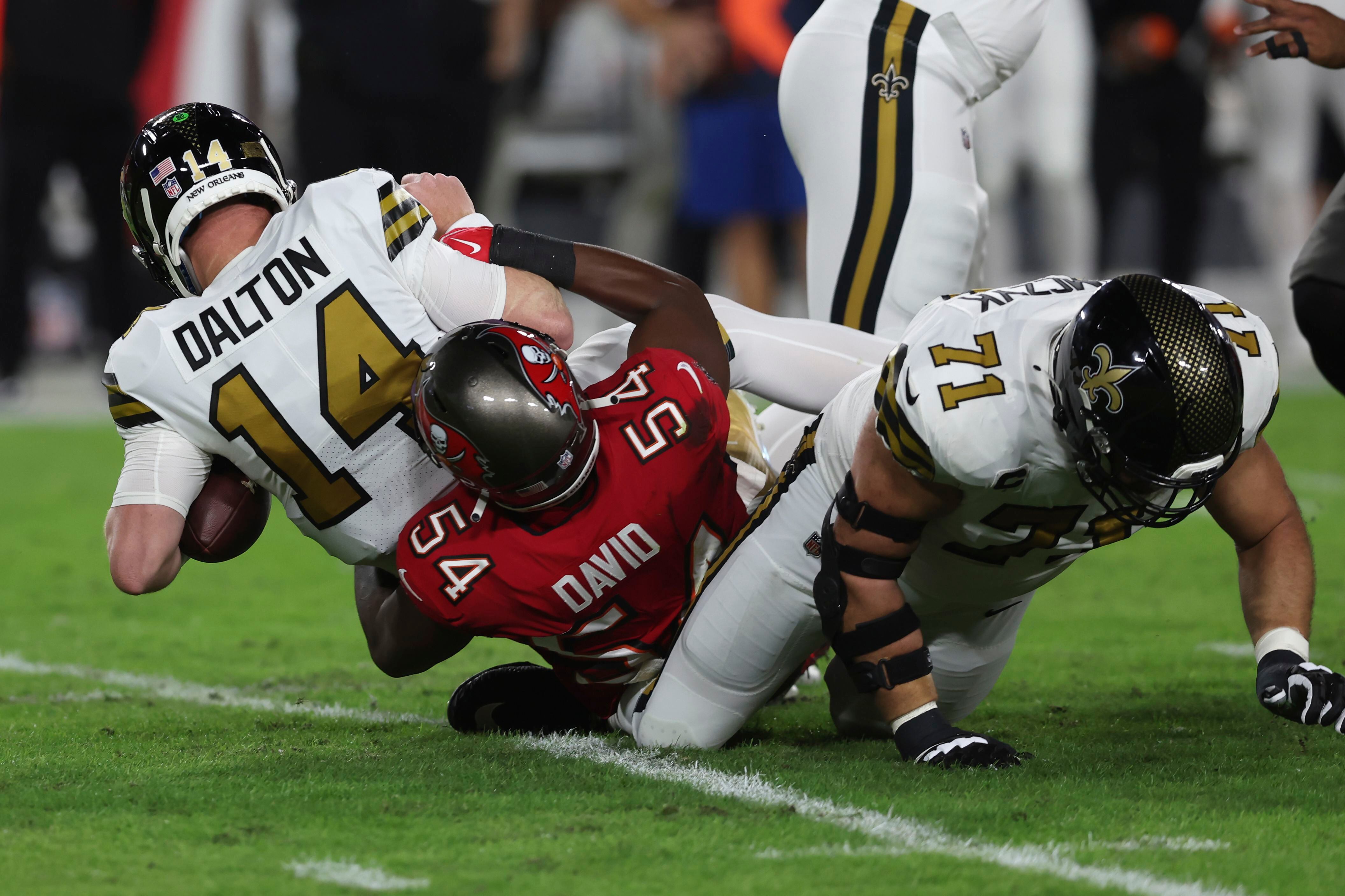 Brady throws for 2 late TDs, Buccaneers beat Saints 17-16