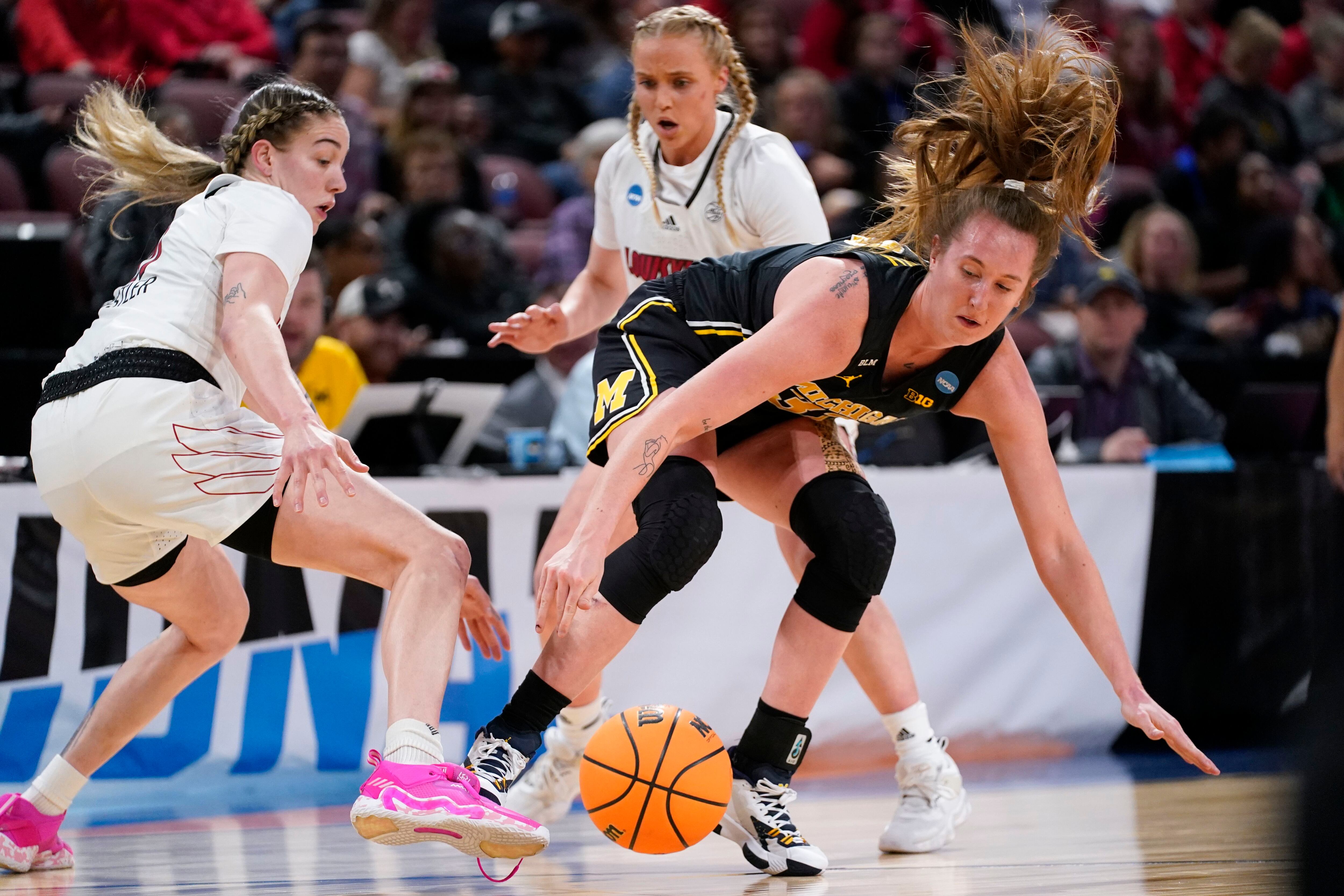 Louisville beats Michigan 62-50 to return to Final Four